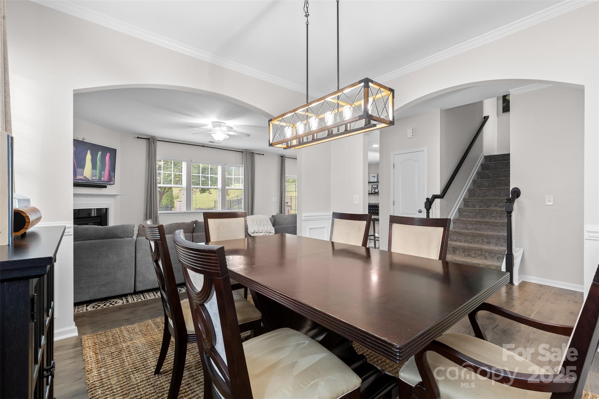 2042 Newport Drive Property Photo 7