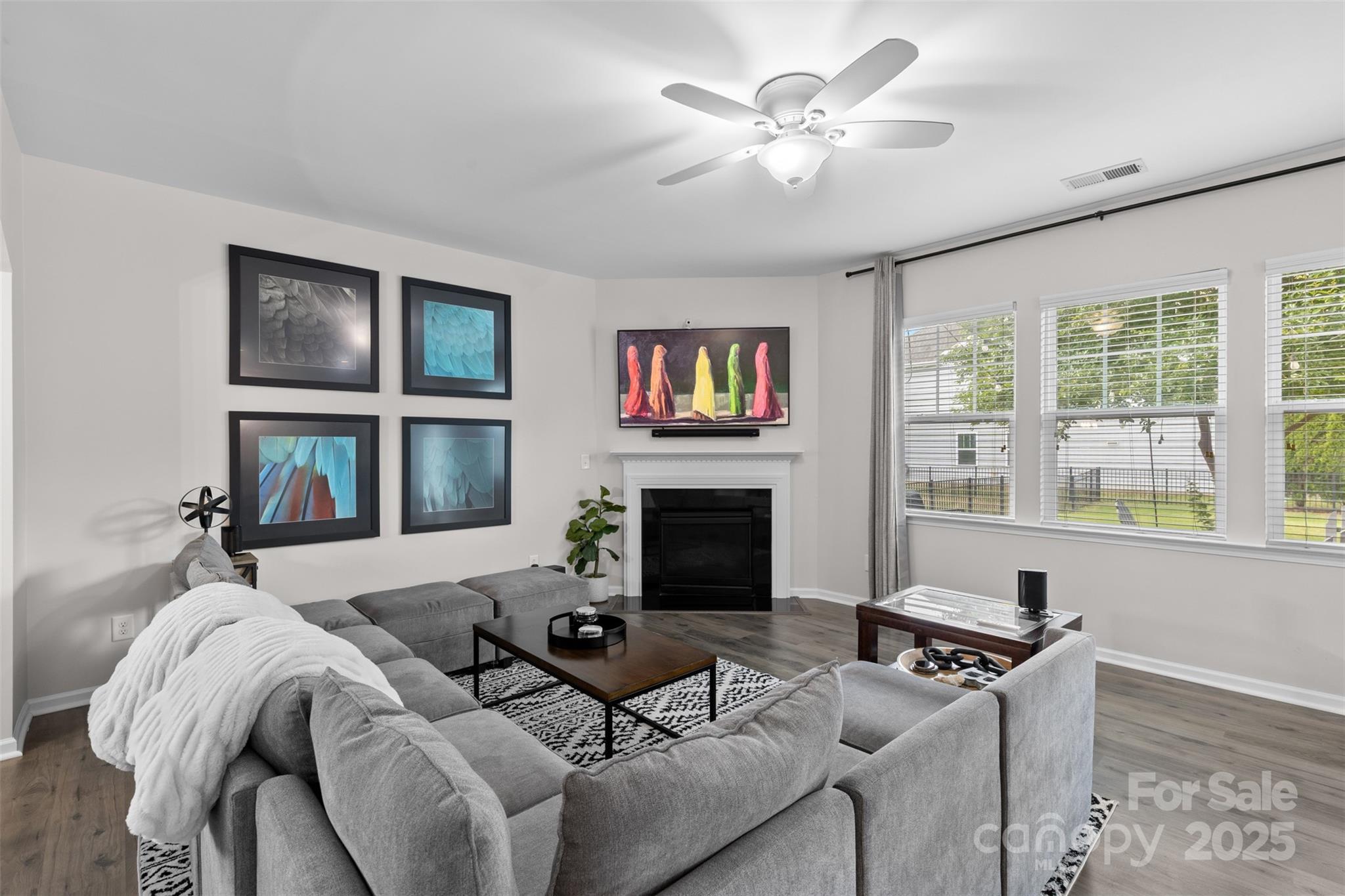 2042 Newport Drive Property Photo 8