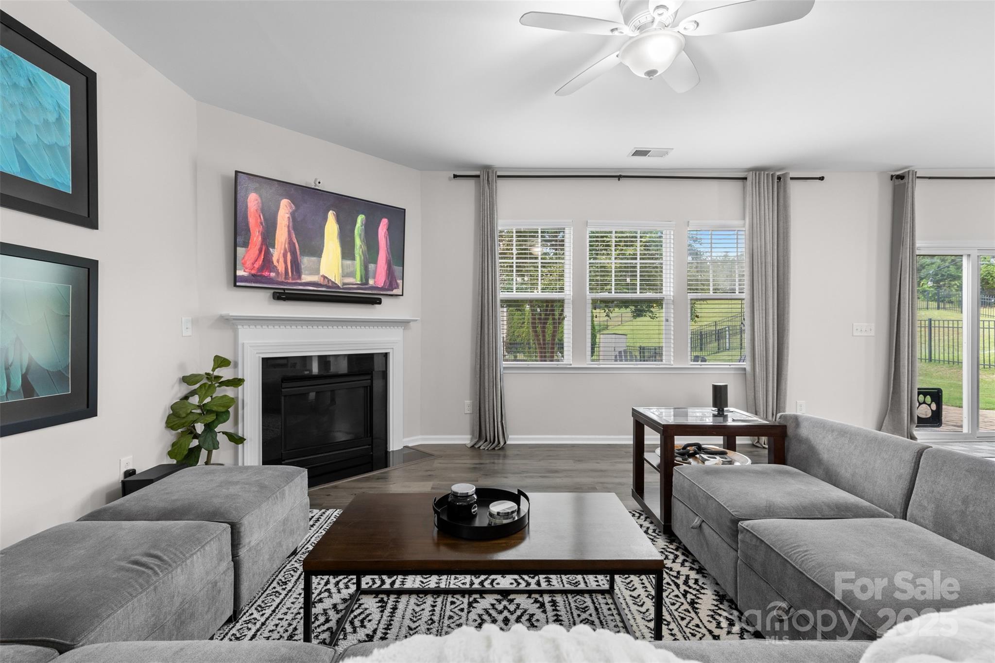 2042 Newport Drive Property Photo 9