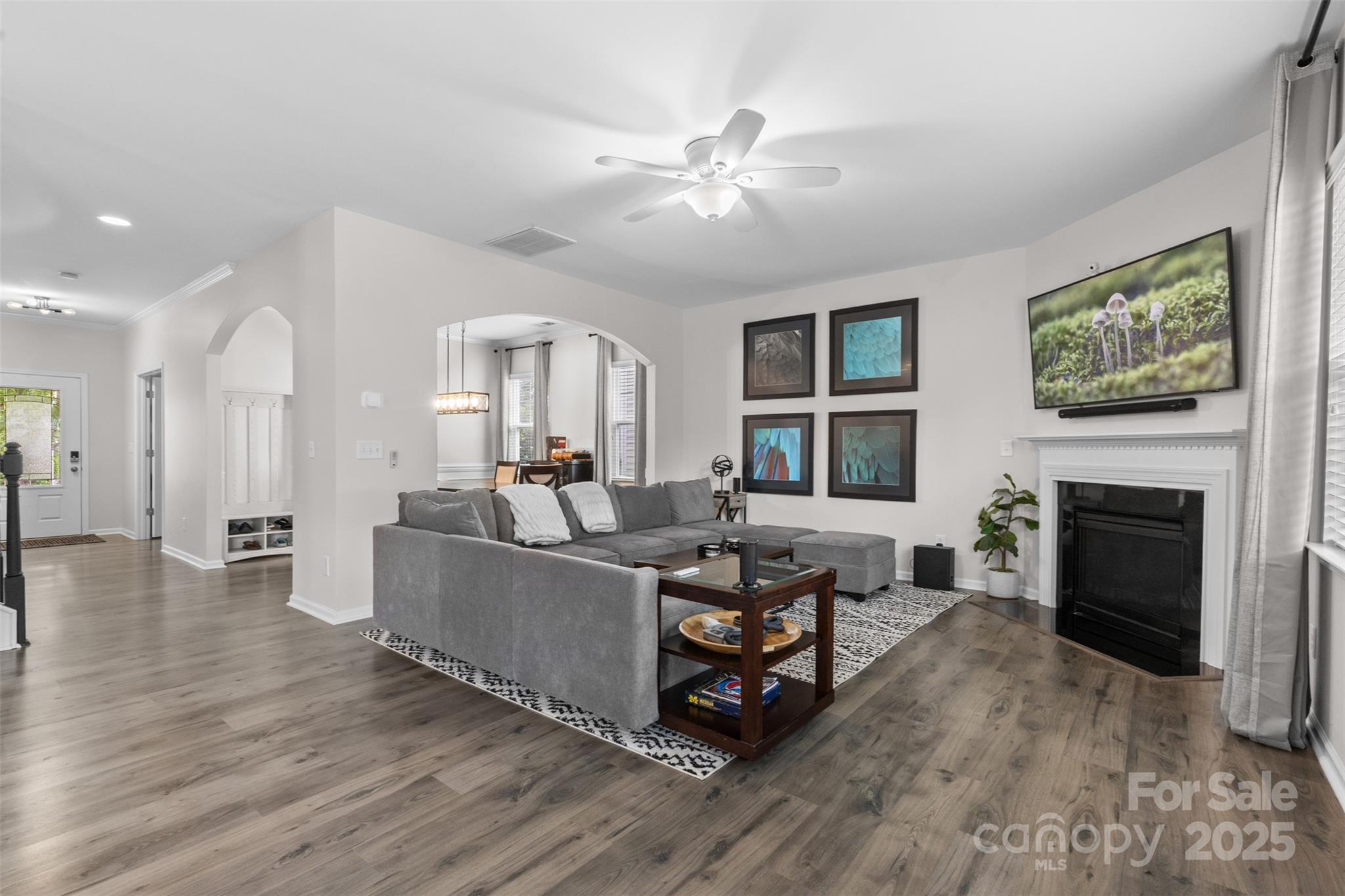 2042 Newport Drive Property Photo 12