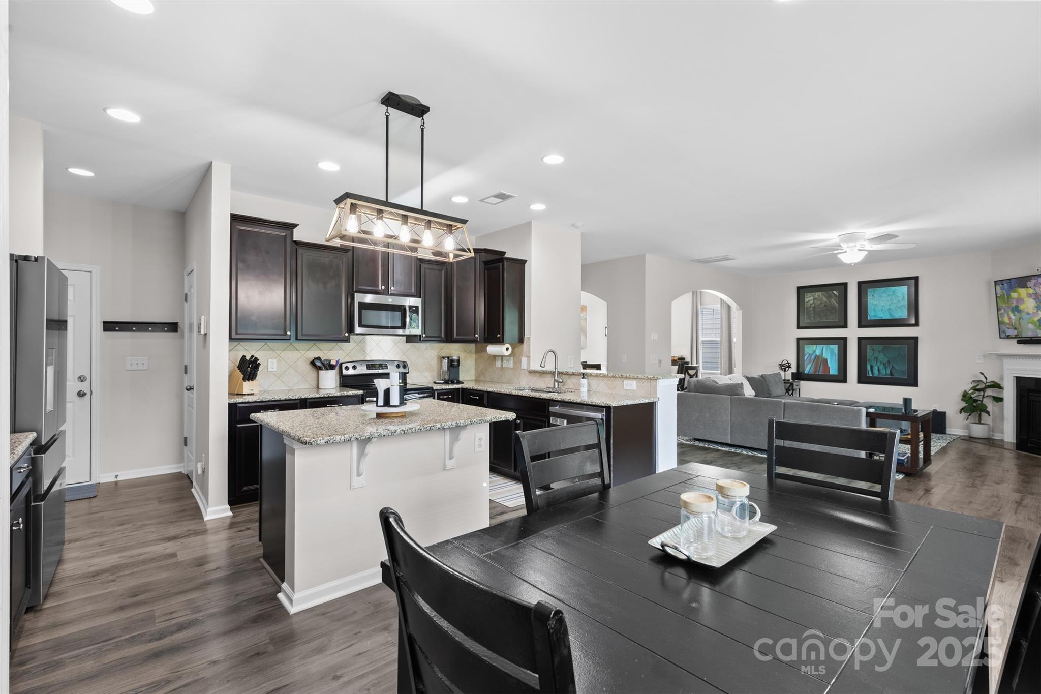 2042 Newport Drive Property Photo 16