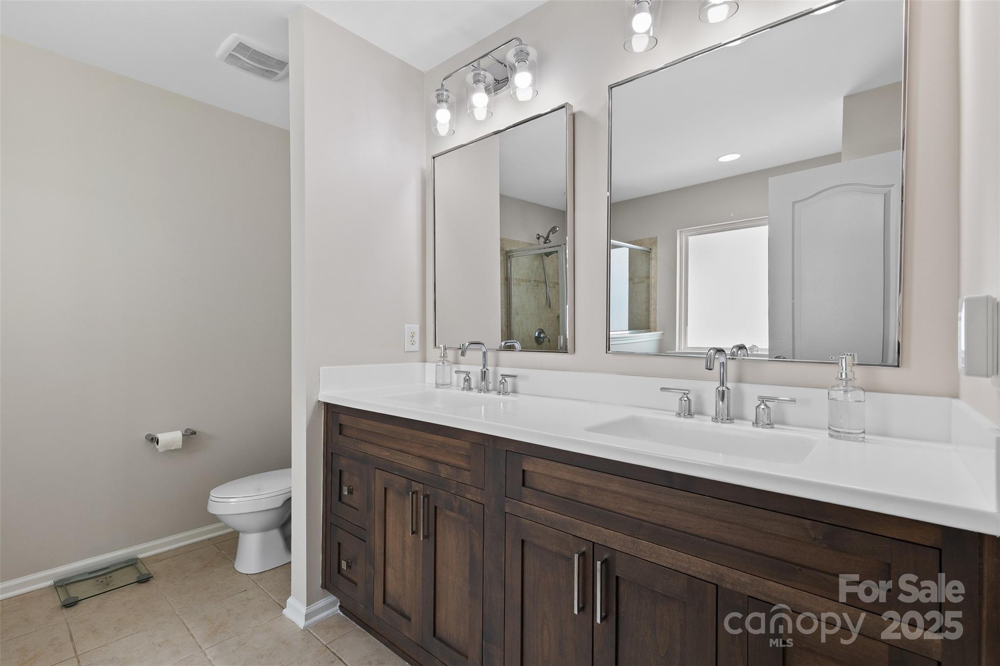 2042 Newport Drive Property Photo 30