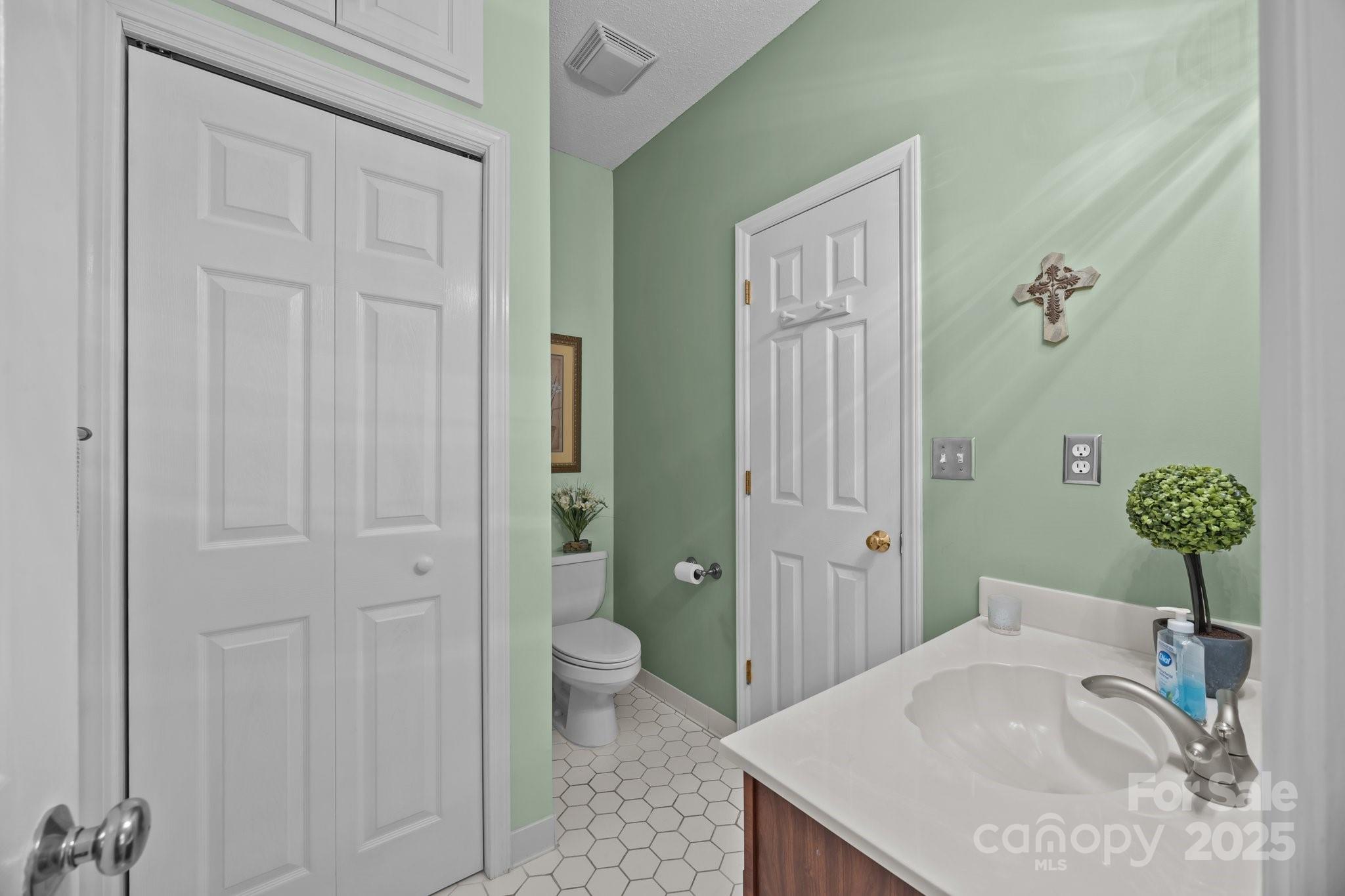 617 Peace Haven Road Property Photo 14