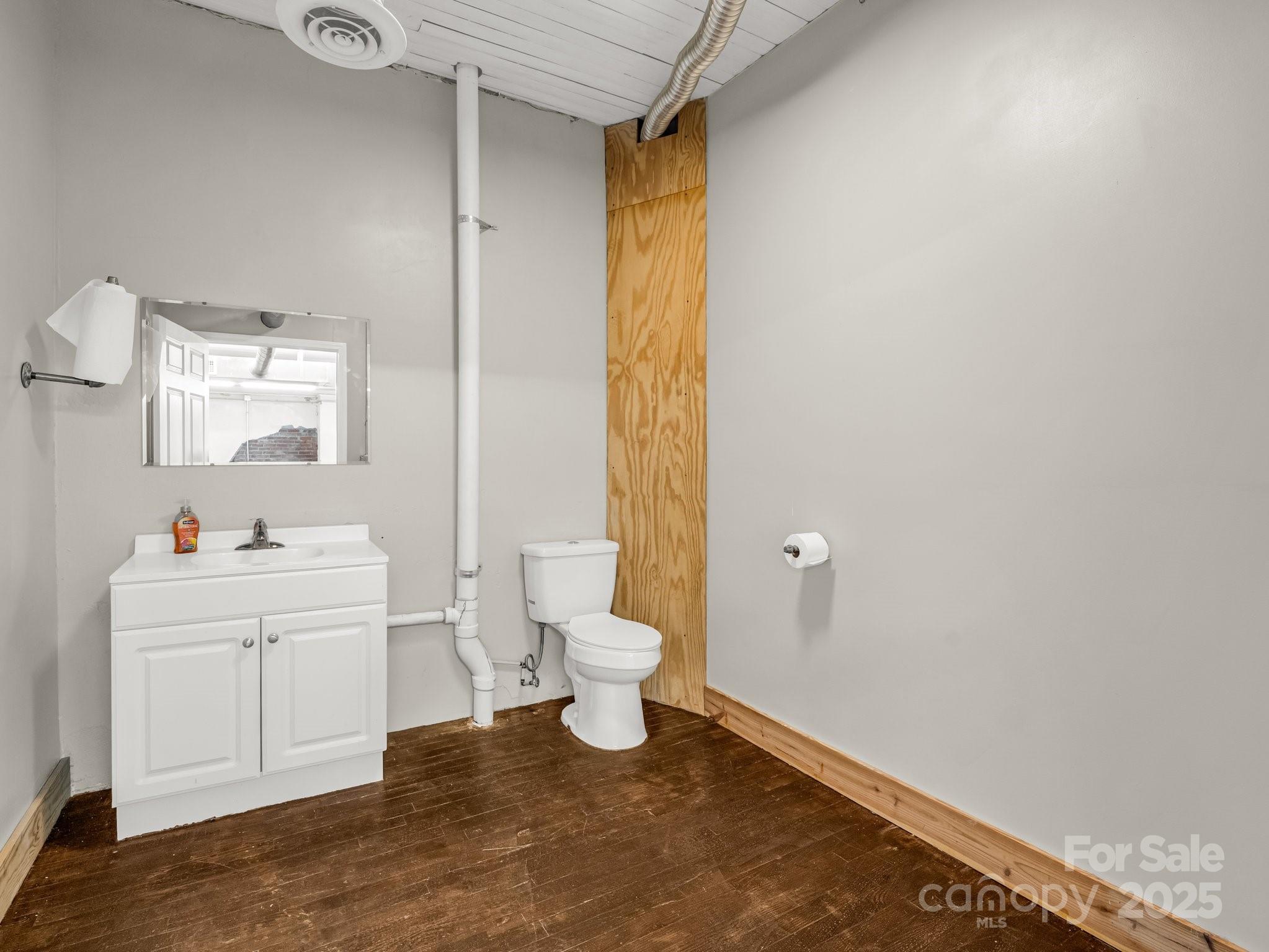 232 E Main Street Property Photo 7