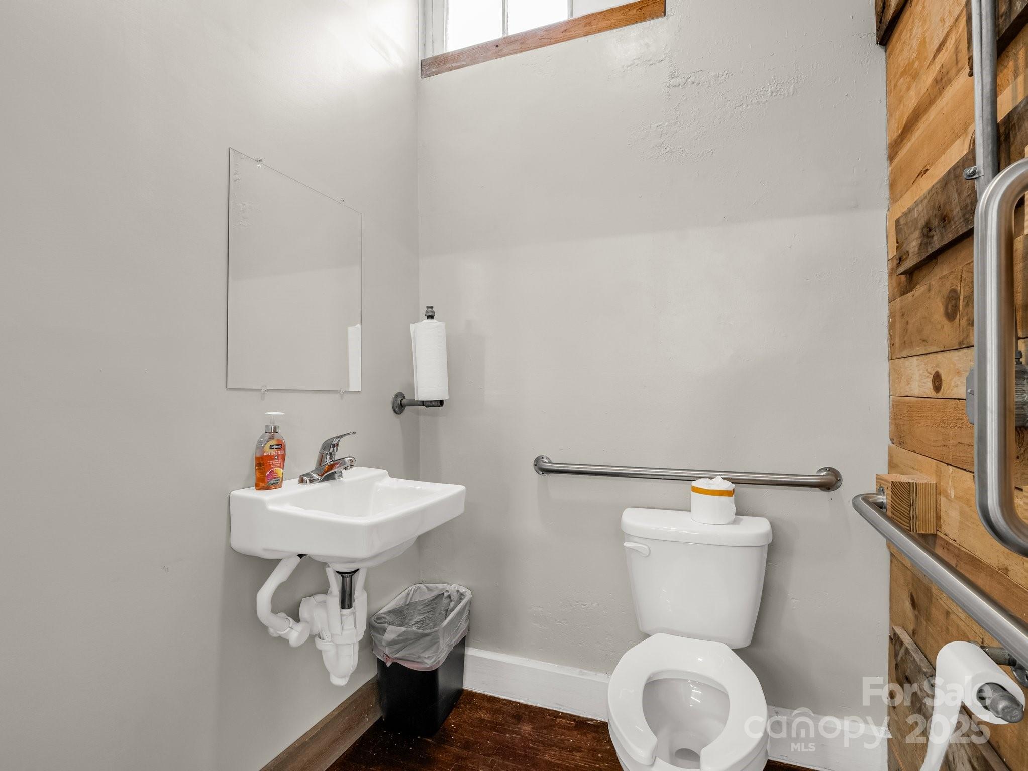 232 E Main Street Property Photo 18