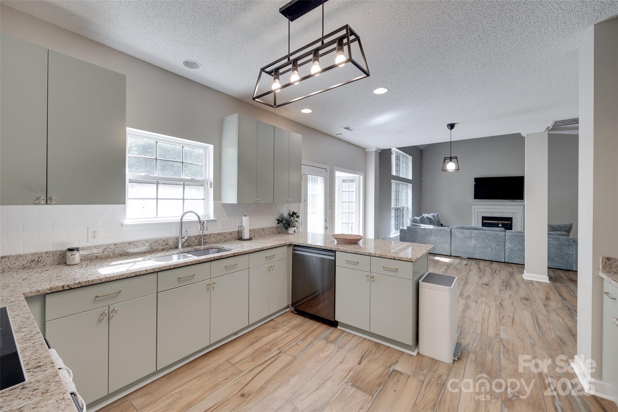 12719 Vantage Point Lane Property Photo 11