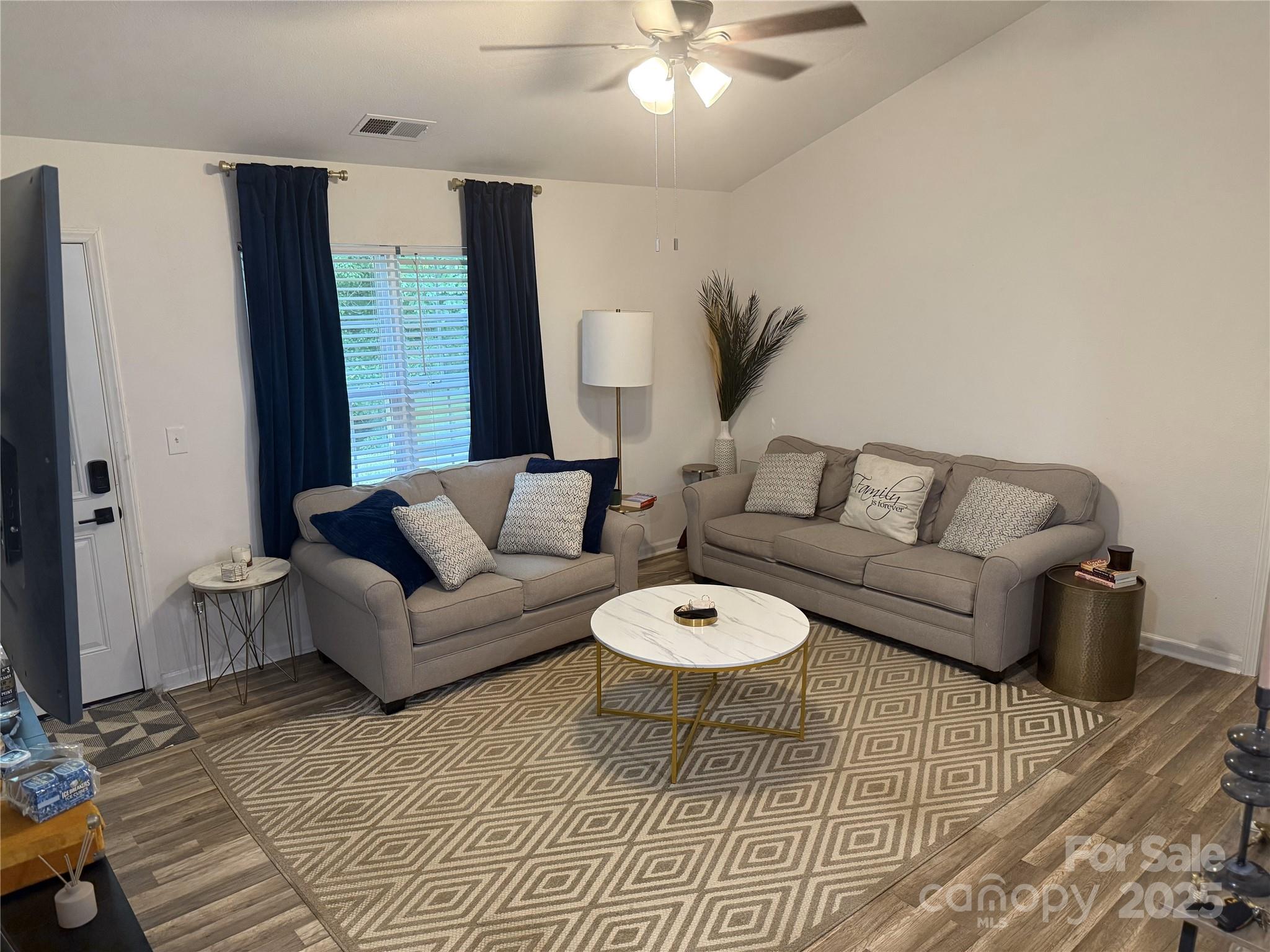 1623 Flagler Lane Property Photo 3