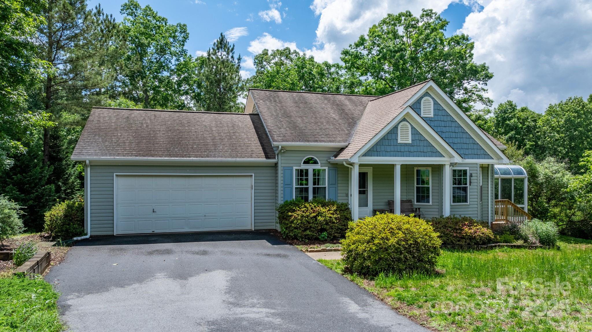 109 Gatwick Court Property Photo 1