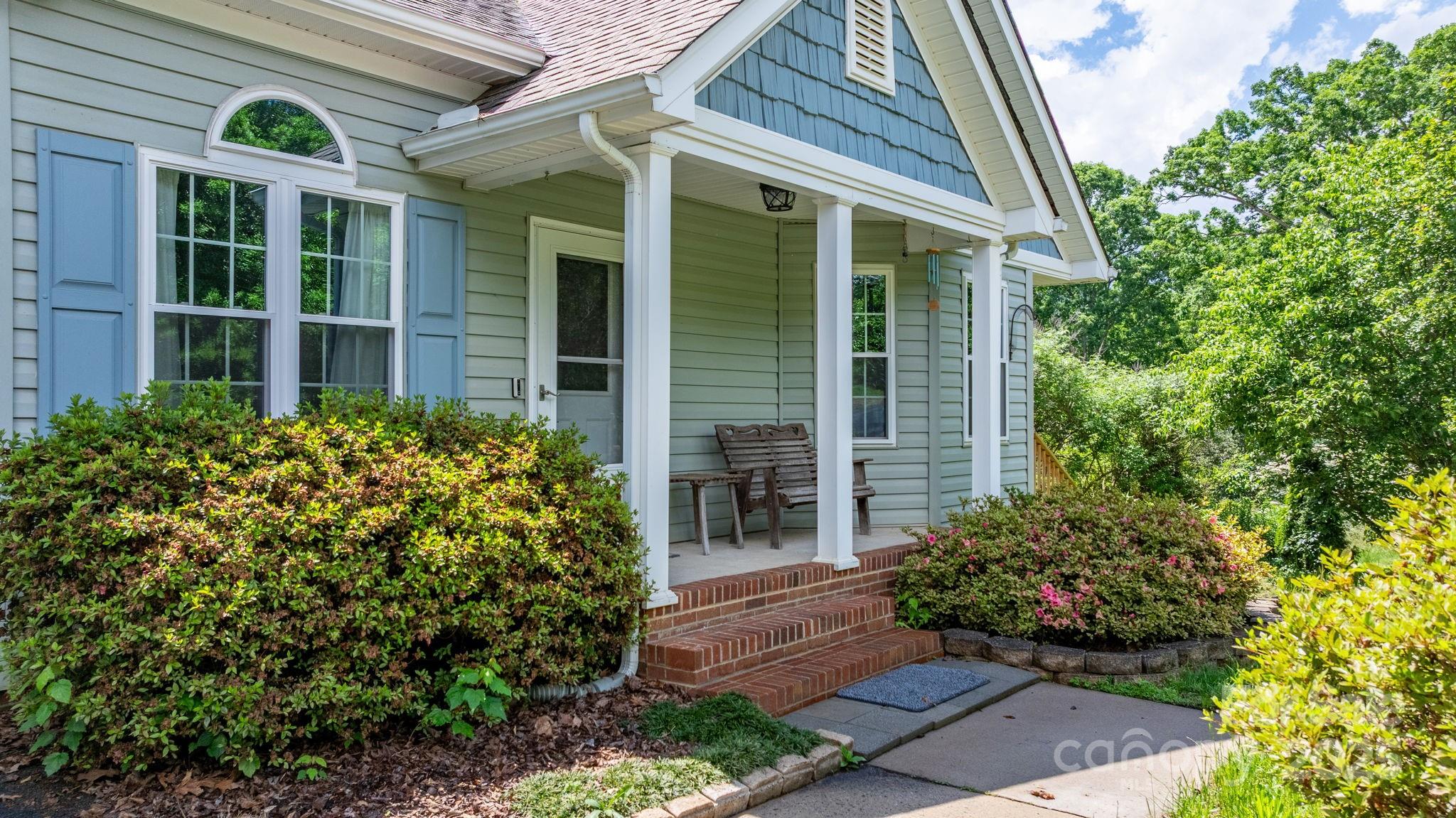 109 Gatwick Court Property Photo 4