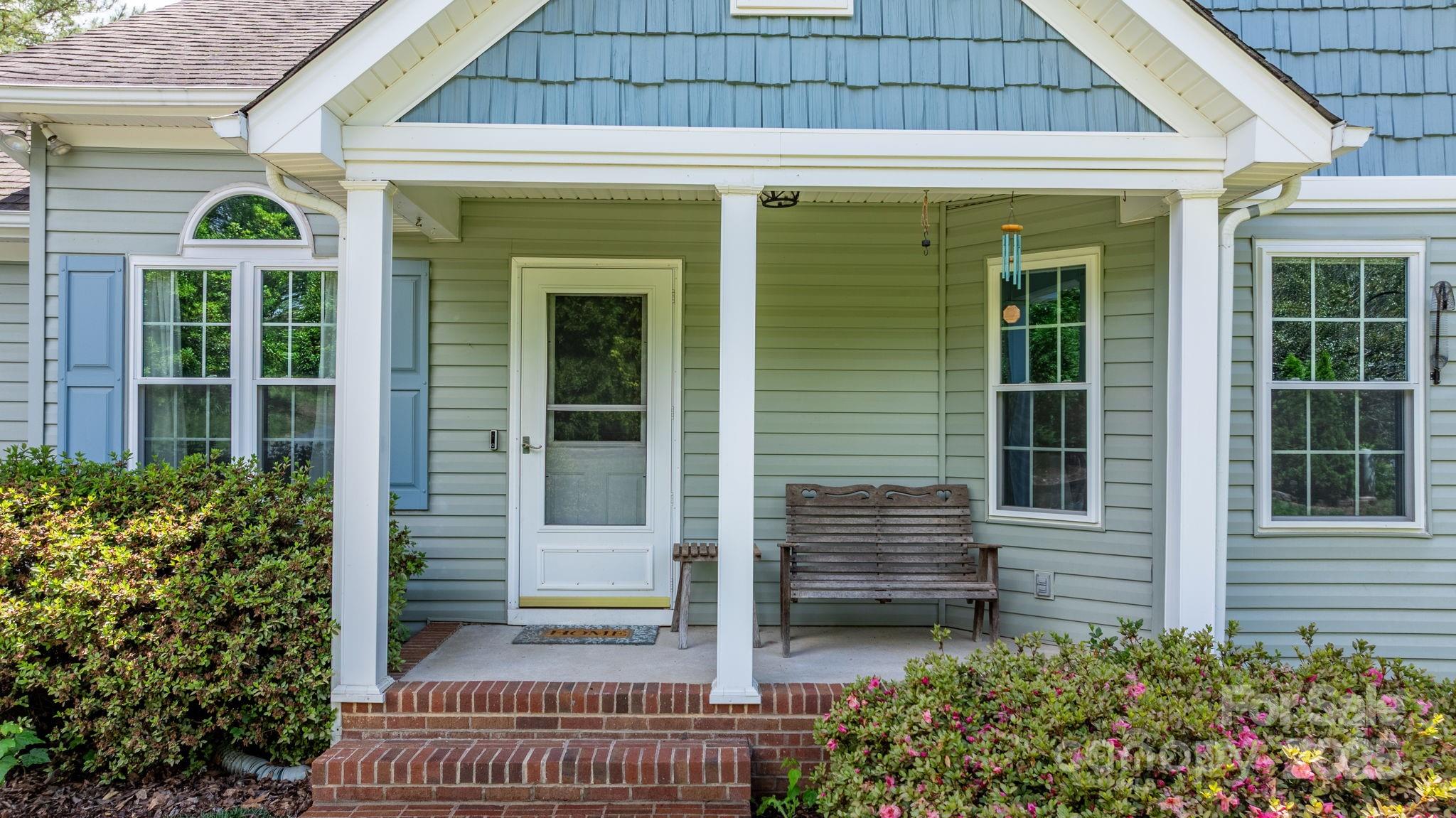 109 Gatwick Court Property Photo 6