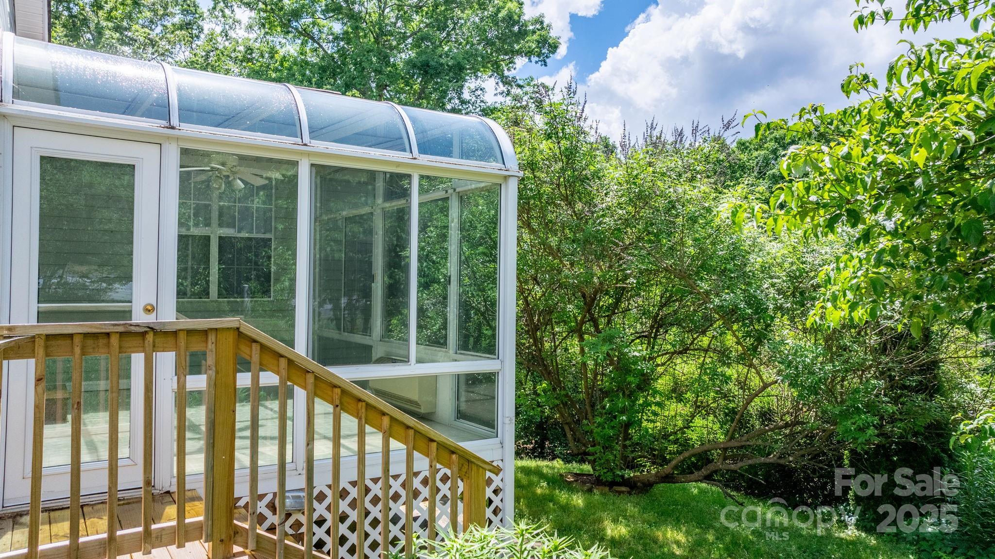 109 Gatwick Court Property Photo 31