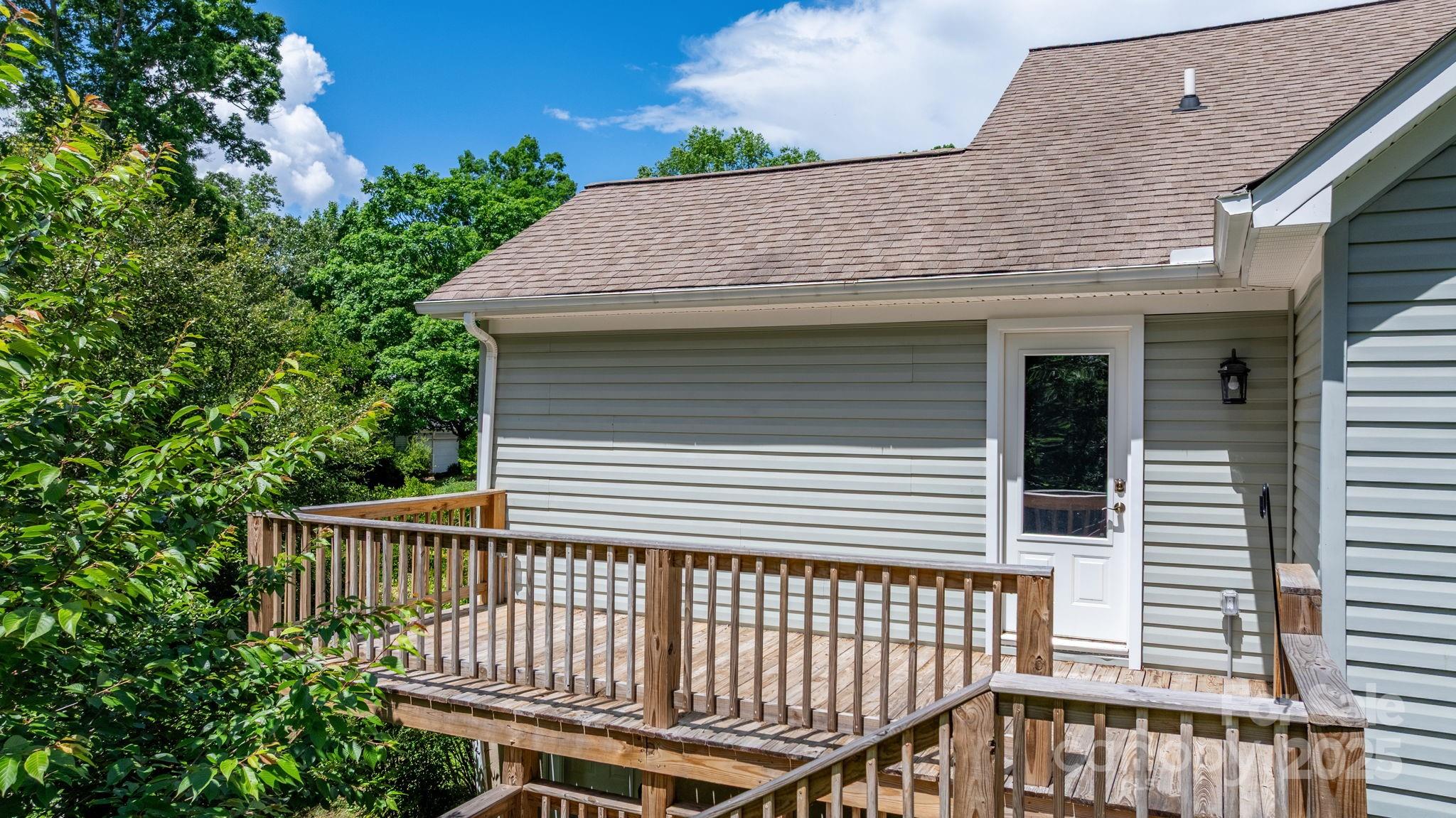 109 Gatwick Court Property Photo 37