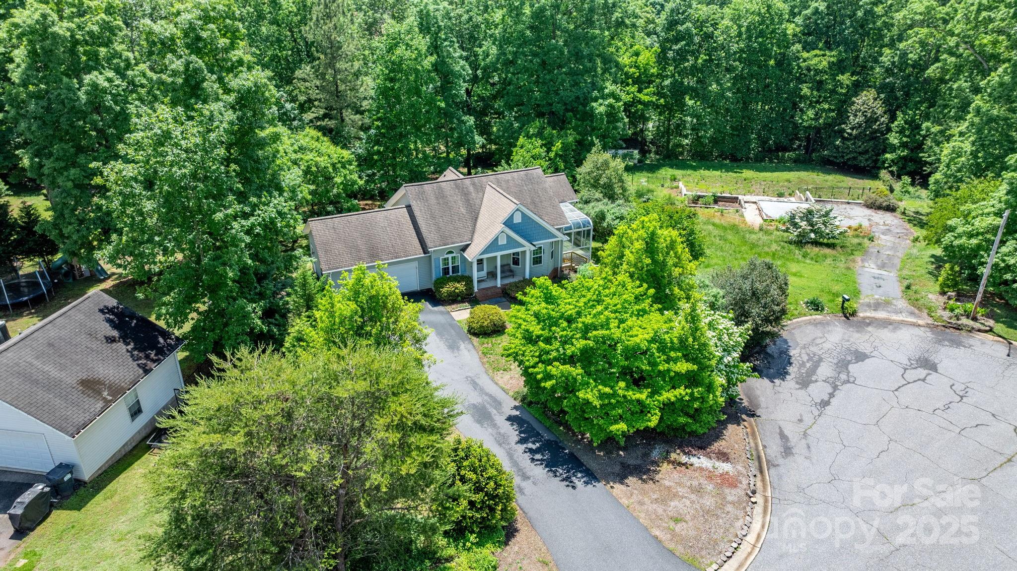 109 Gatwick Court Property Photo 41