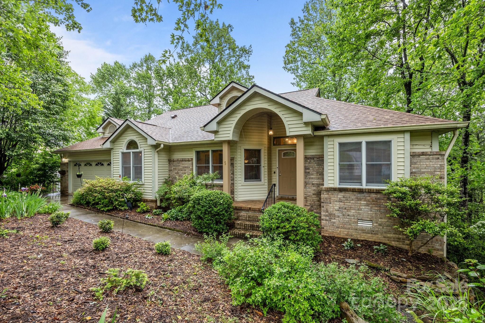 5 Governors Drive Property Photo 2