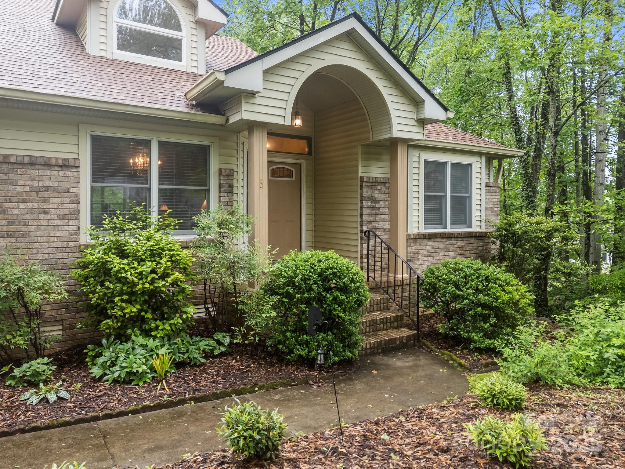 5 Governors Drive Property Photo 3