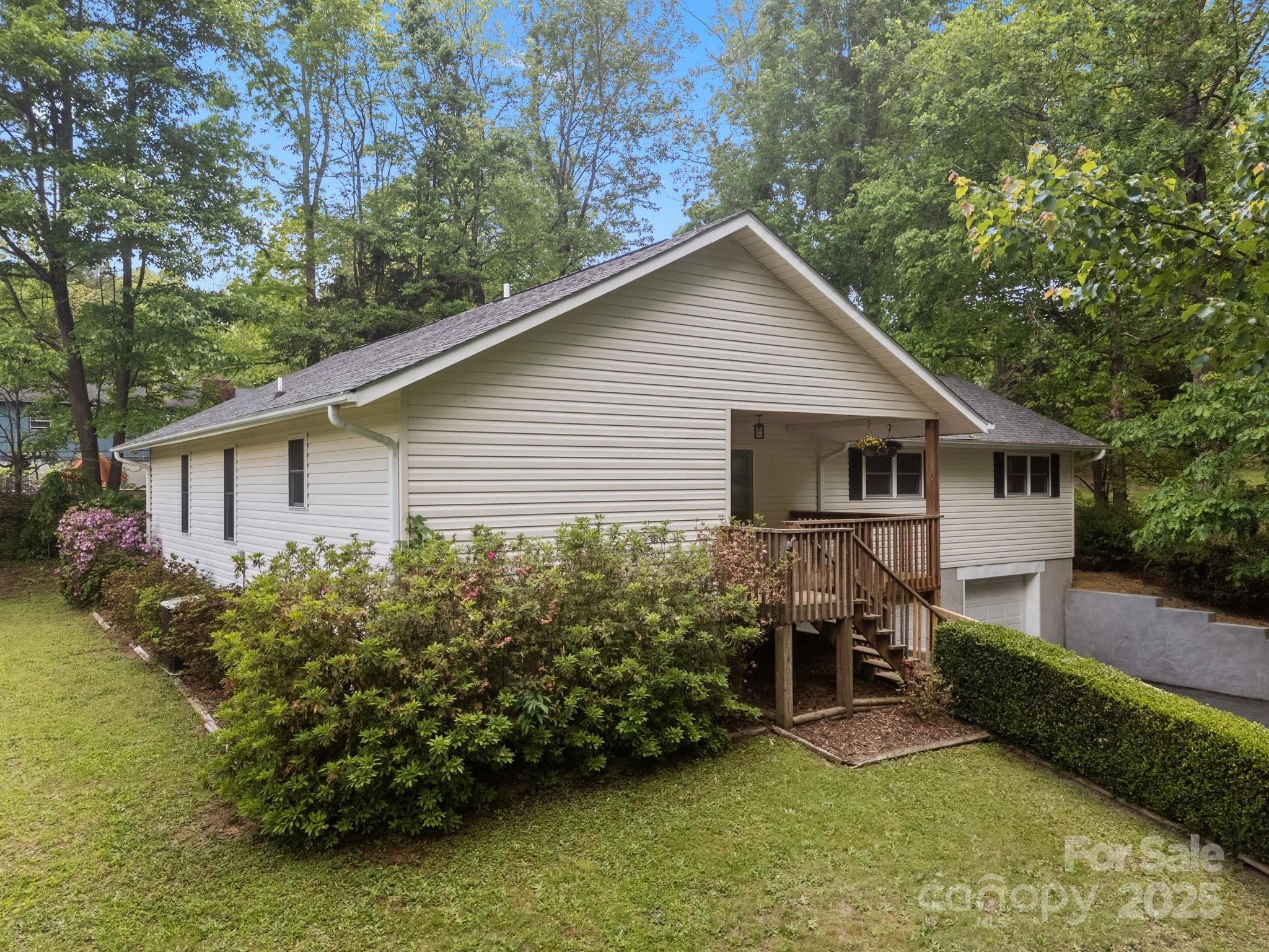 16 Lake Forest Lane Property Photo