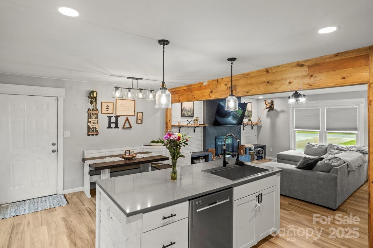 2097 Ala Lane Property Photo 6