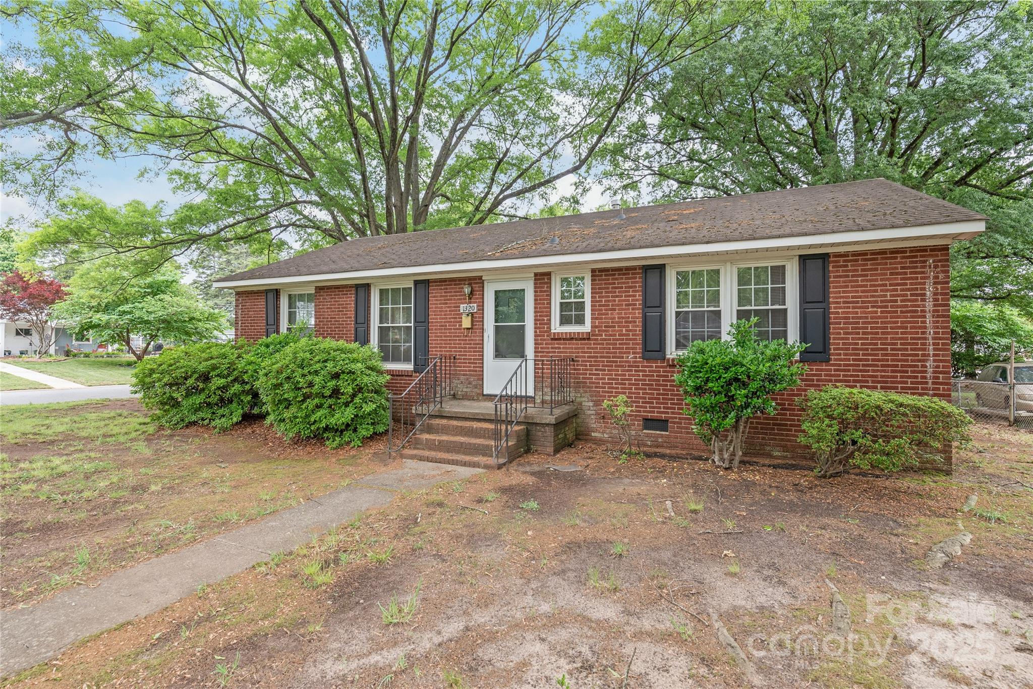 1320 Hartford Avenue Property Photo 2