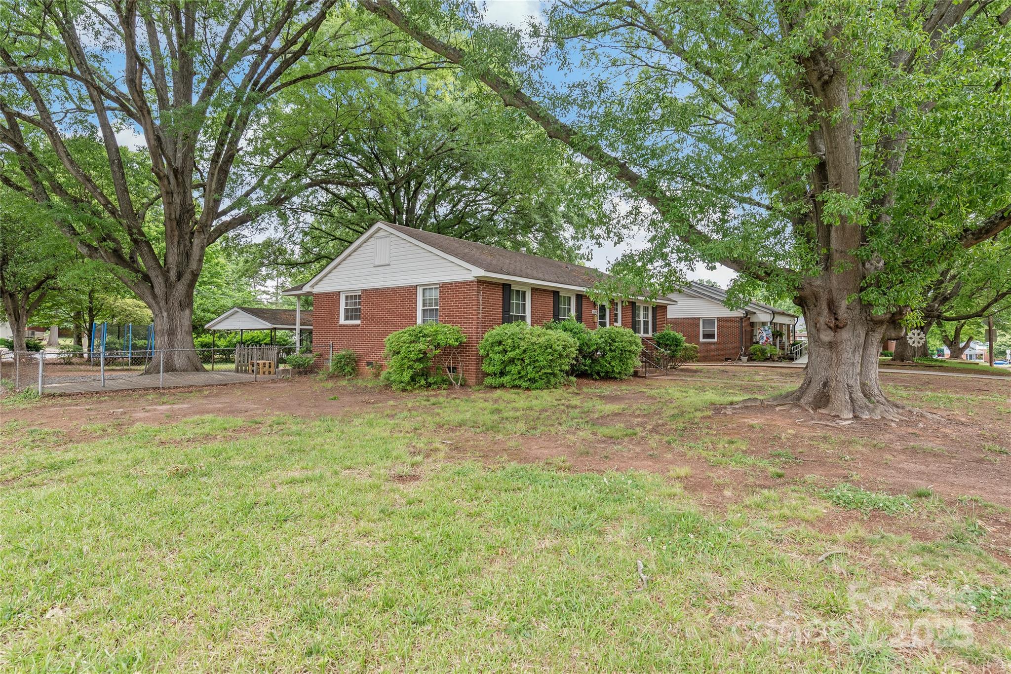 1320 Hartford Avenue Property Photo 3