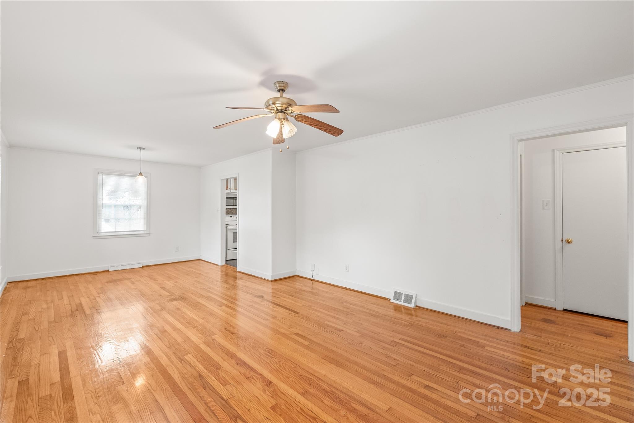 1320 Hartford Avenue Property Photo 4