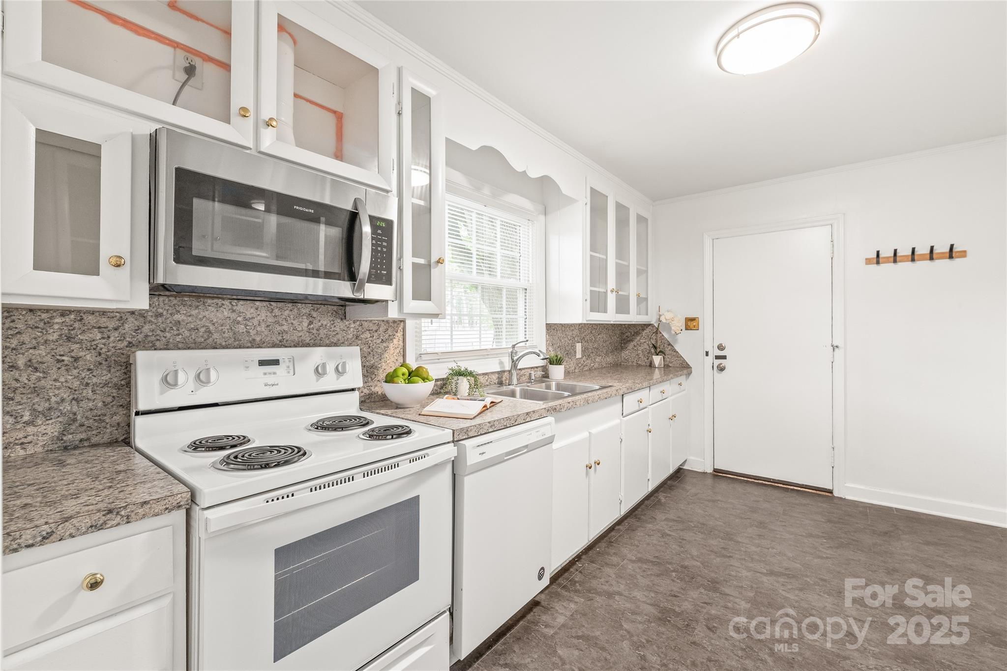 1320 Hartford Avenue Property Photo 9