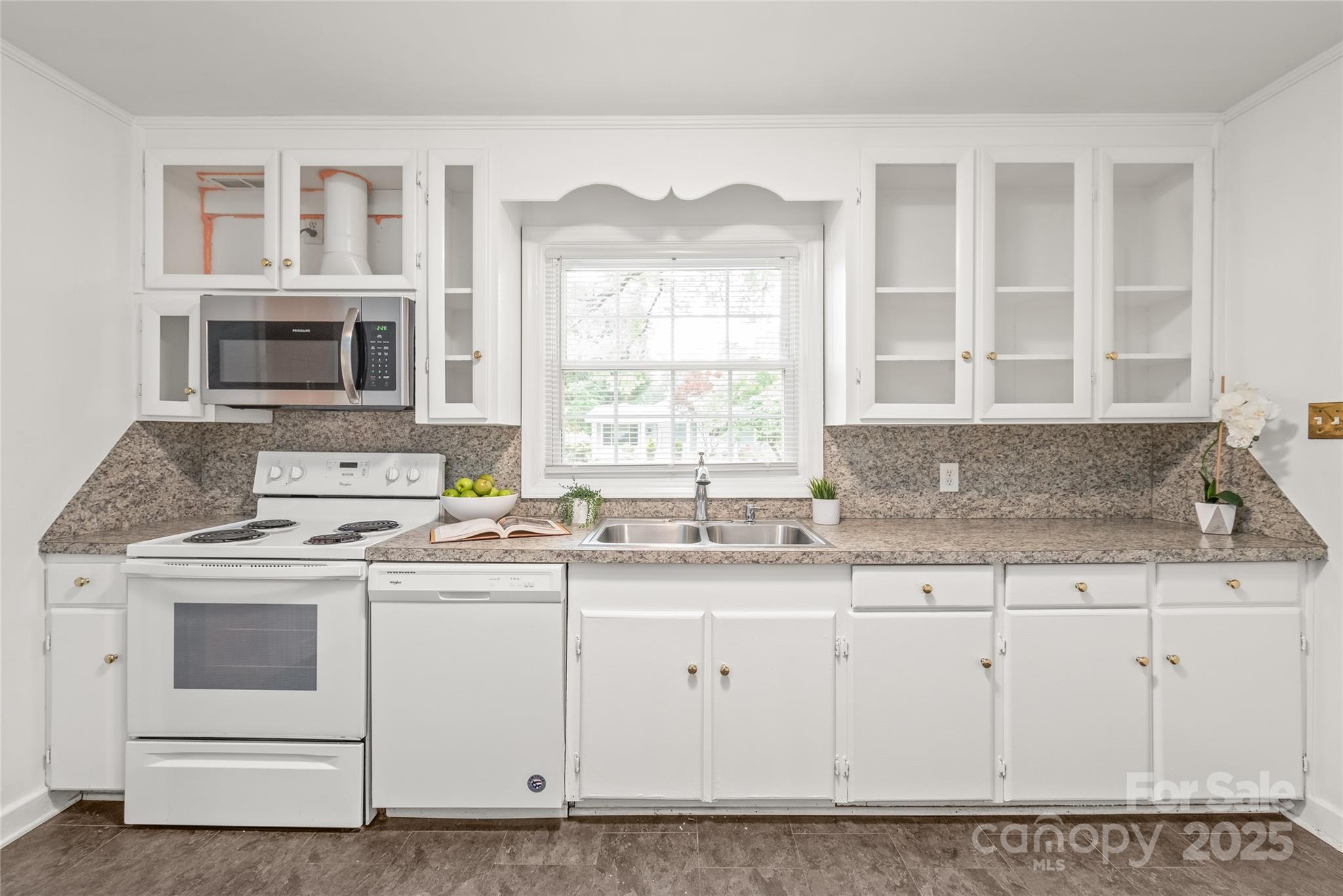 1320 Hartford Avenue Property Photo 10