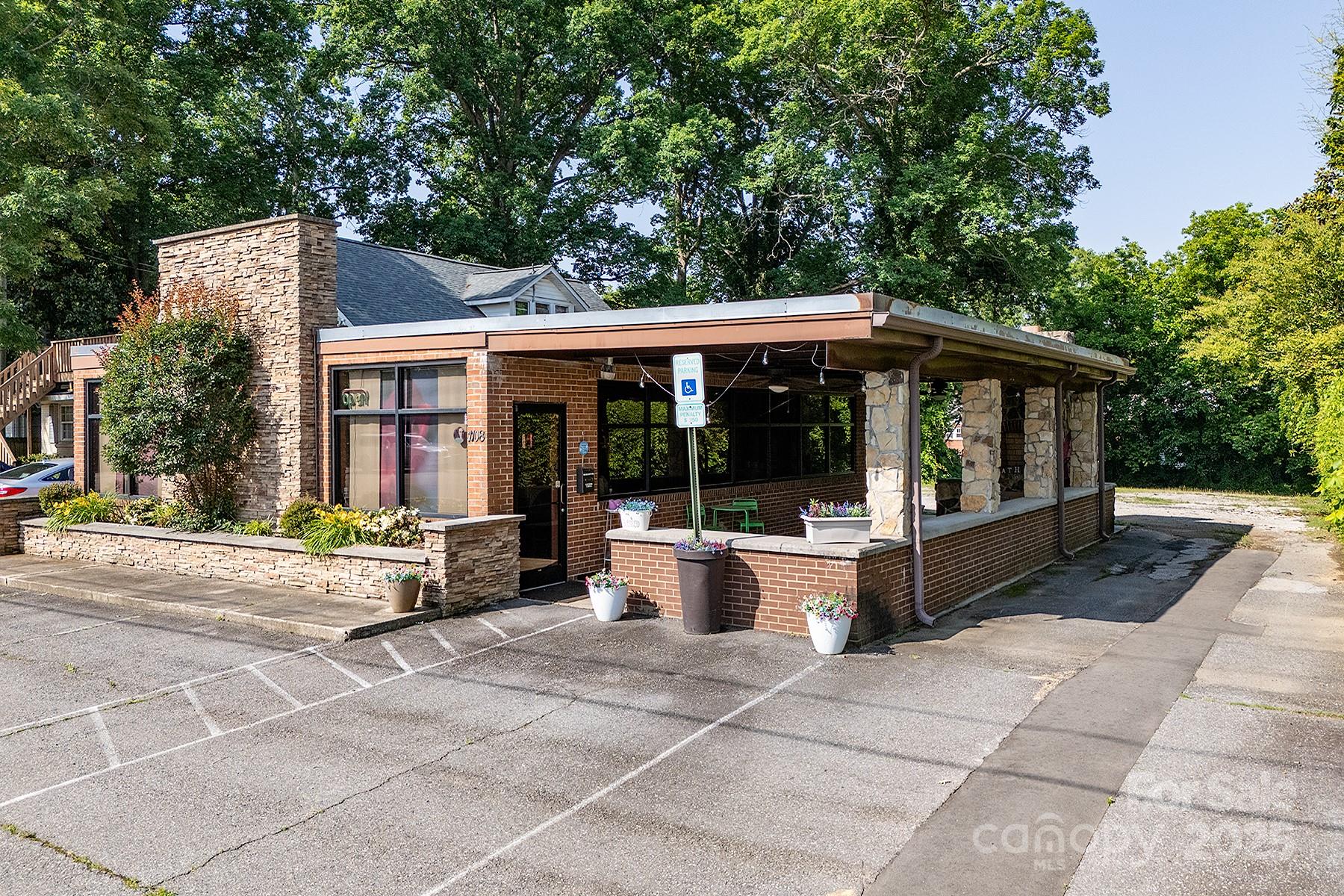 1108 S Main Street Property Photo 1