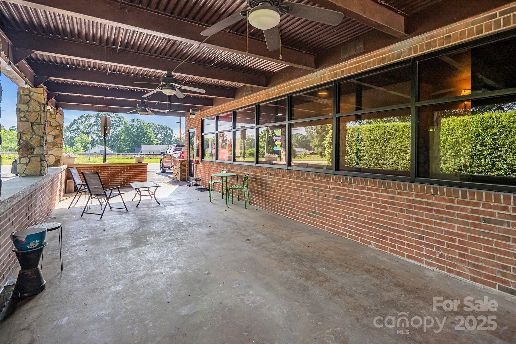 1108 S Main Street Property Photo 16