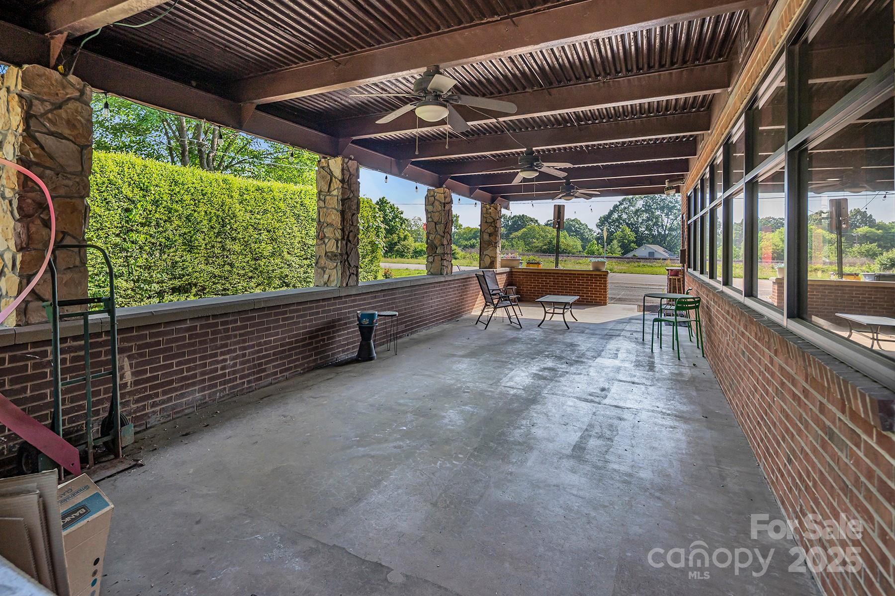 1108 S Main Street Property Photo 17
