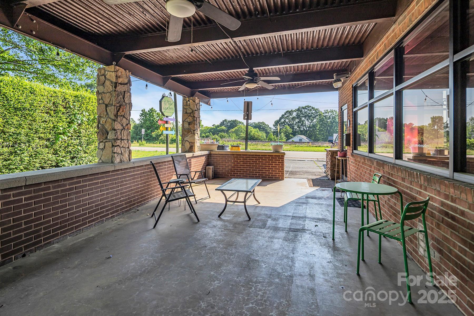 1108 S Main Street Property Photo 18