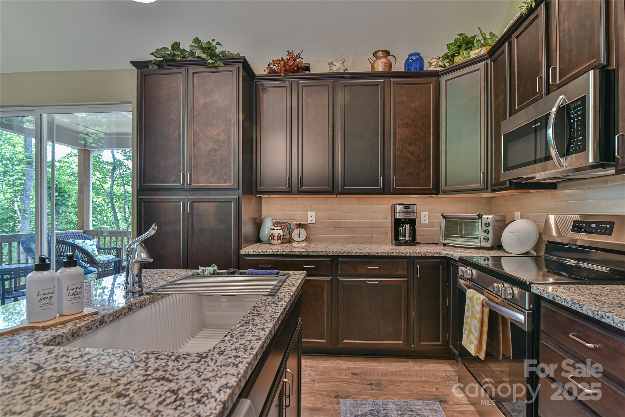 140 Atlantic Falls Trail Property Photo 6