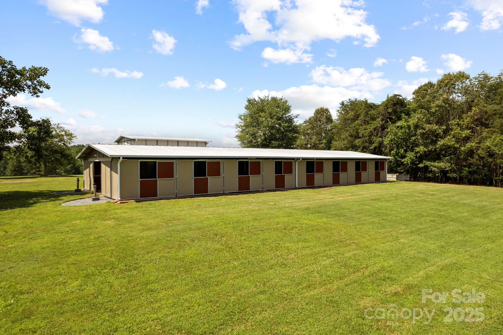 1896 Green Creek Drive Property Photo 4