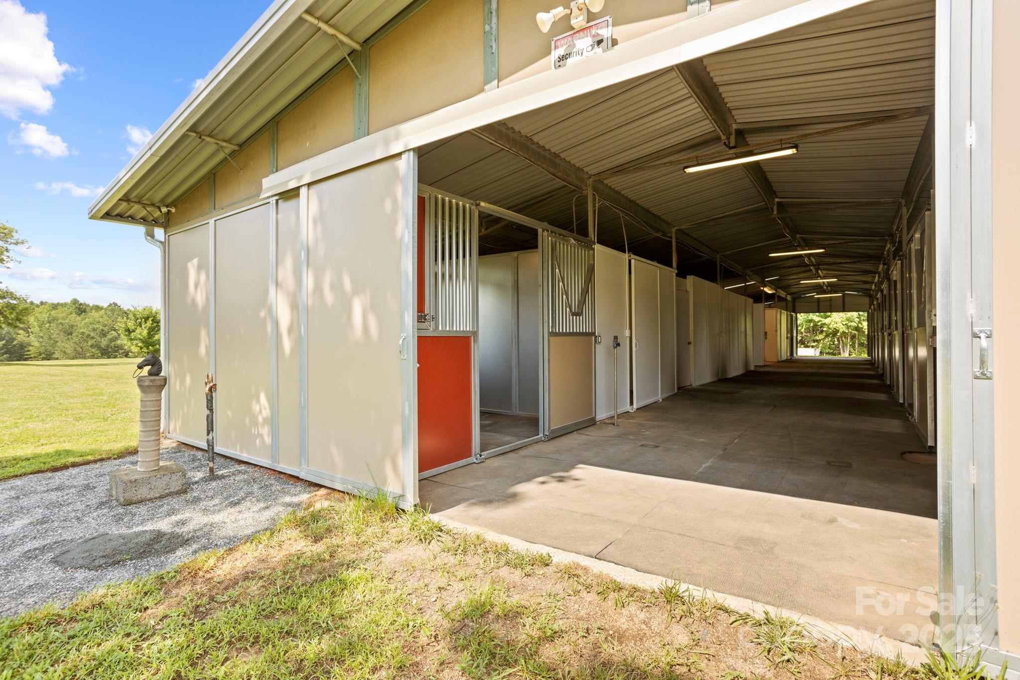 1896 Green Creek Drive Property Photo 5