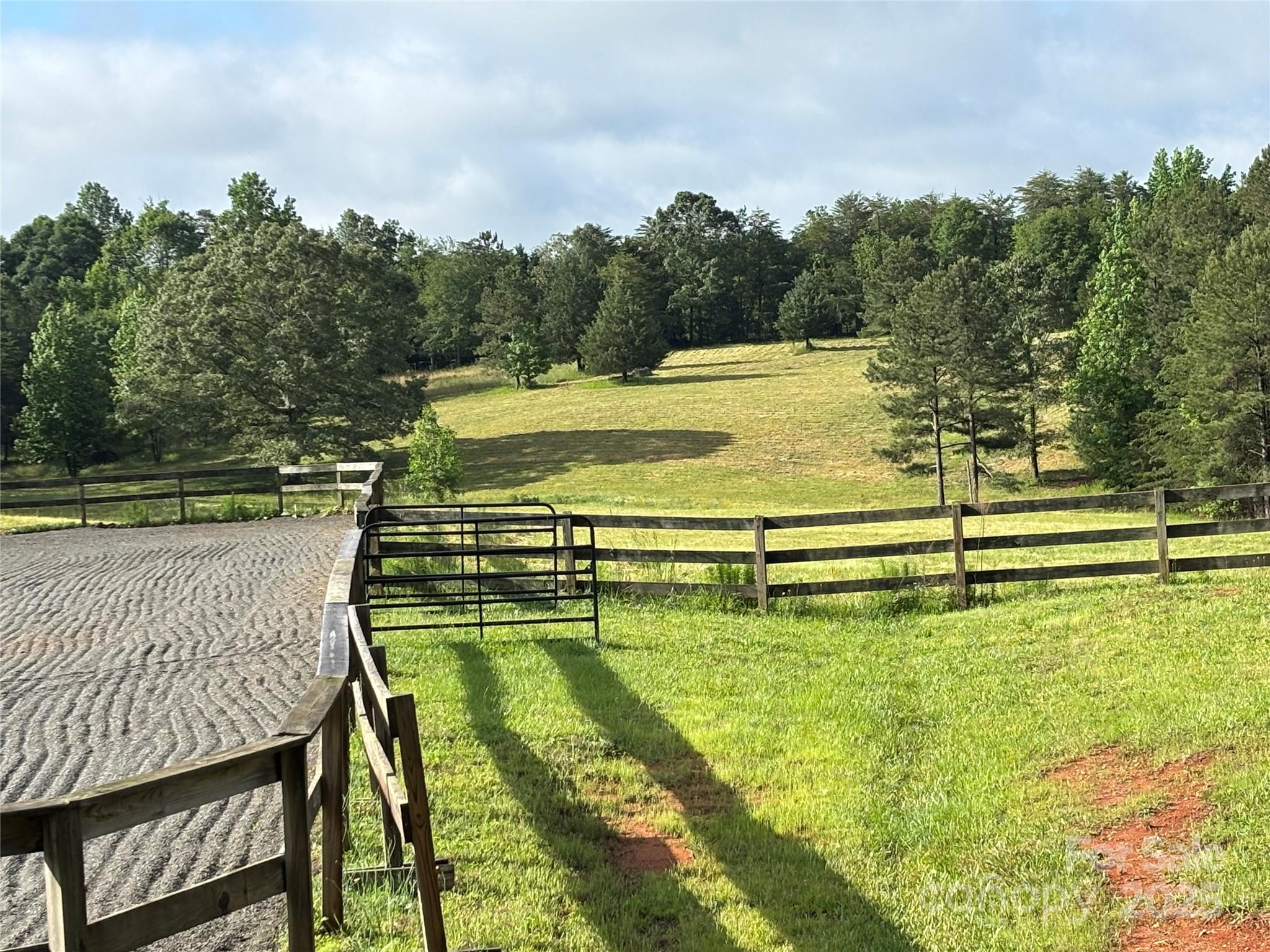 1896 Green Creek Drive Property Photo 12