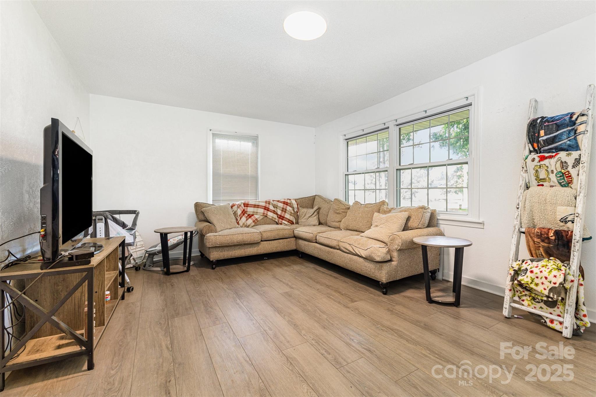 875 Marys Grove Road Property Photo 3