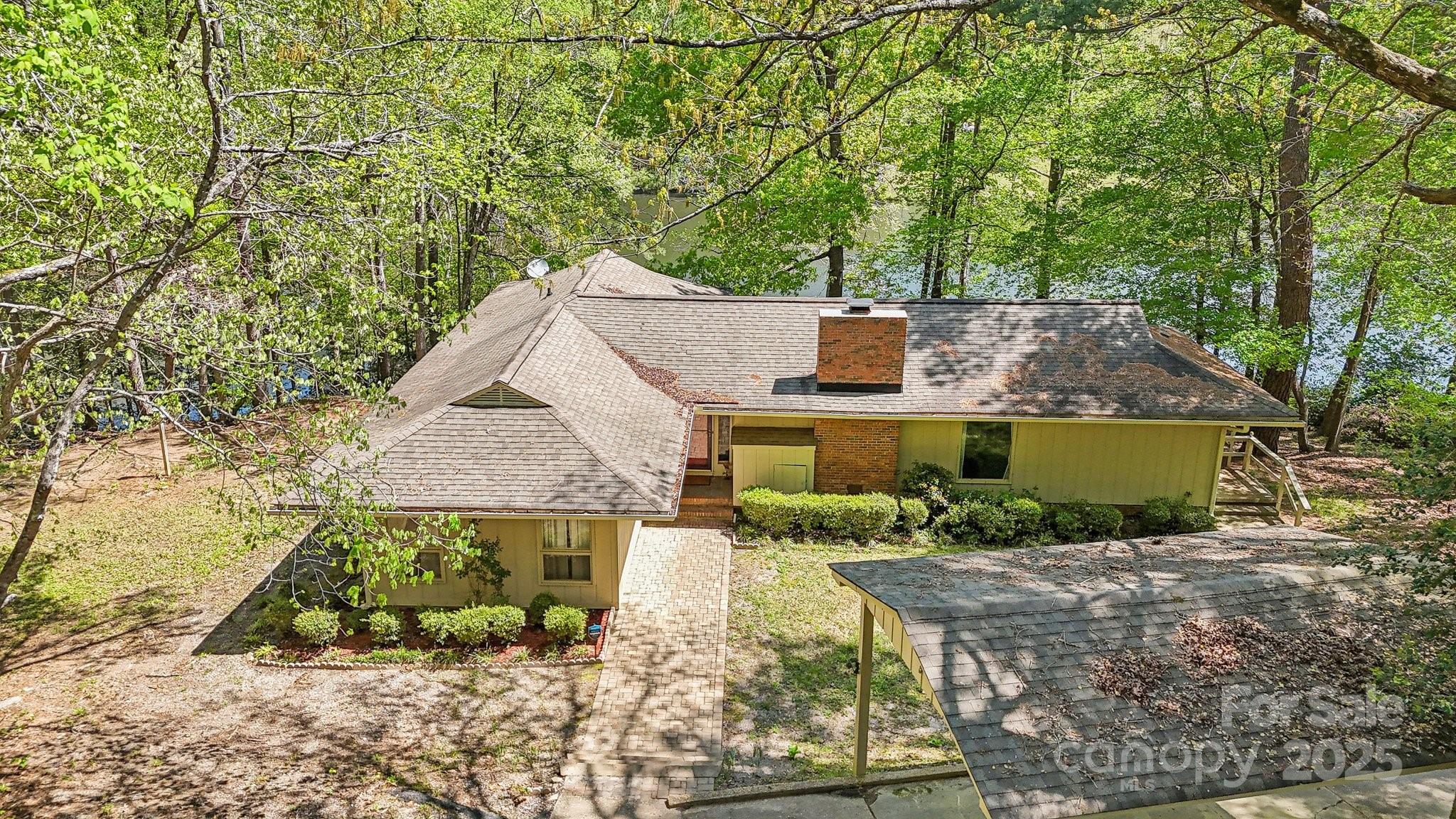 334 Lakeview Circle Property Photo 1