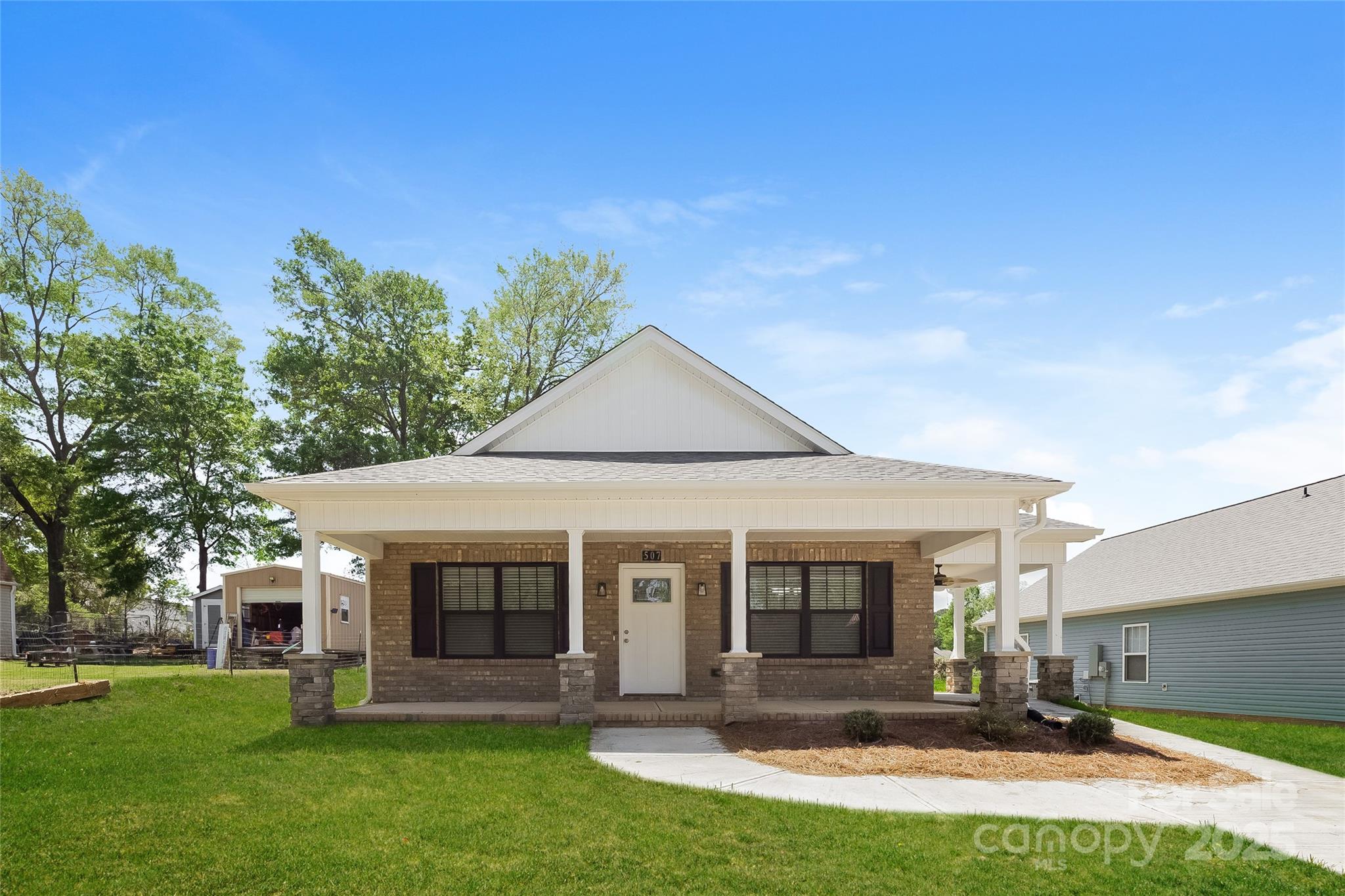 507 E Cloninger Street Property Photo 1