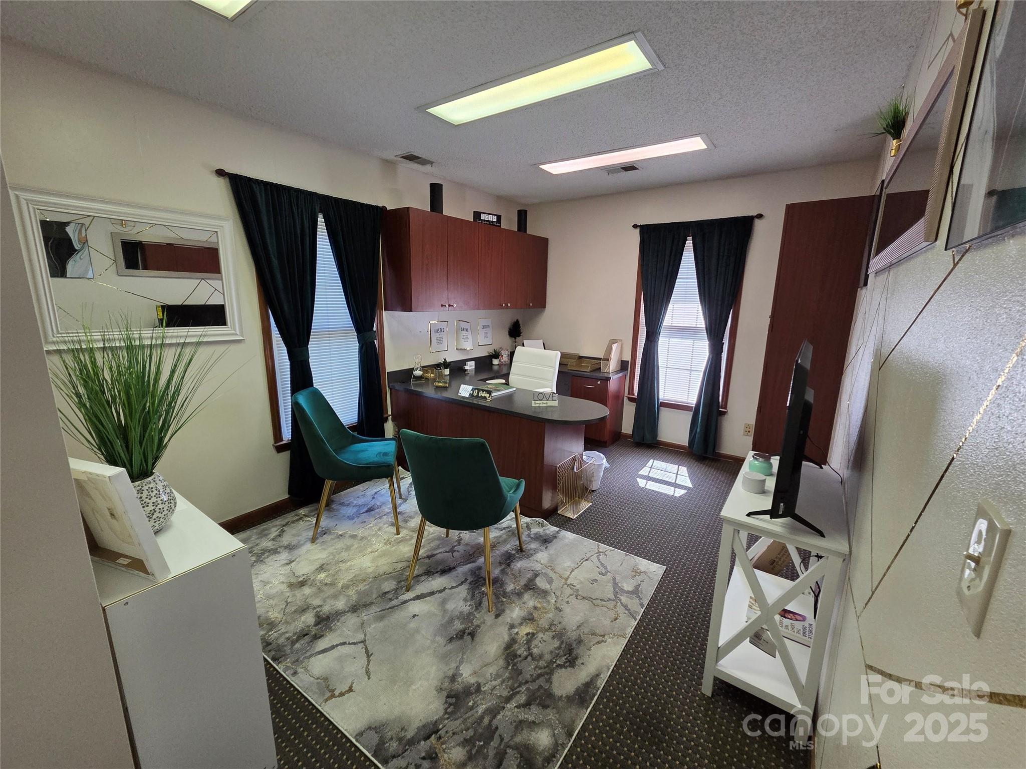 5513 Monroe Road Property Photo 10