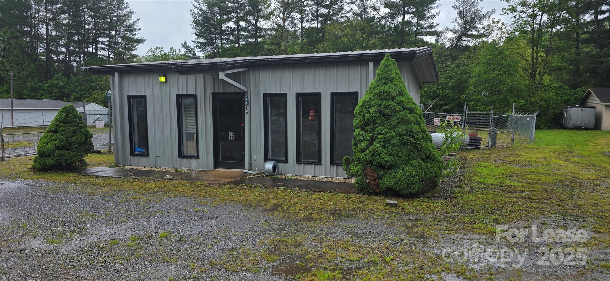4594 Jonathan Creek Road Property Photo 1
