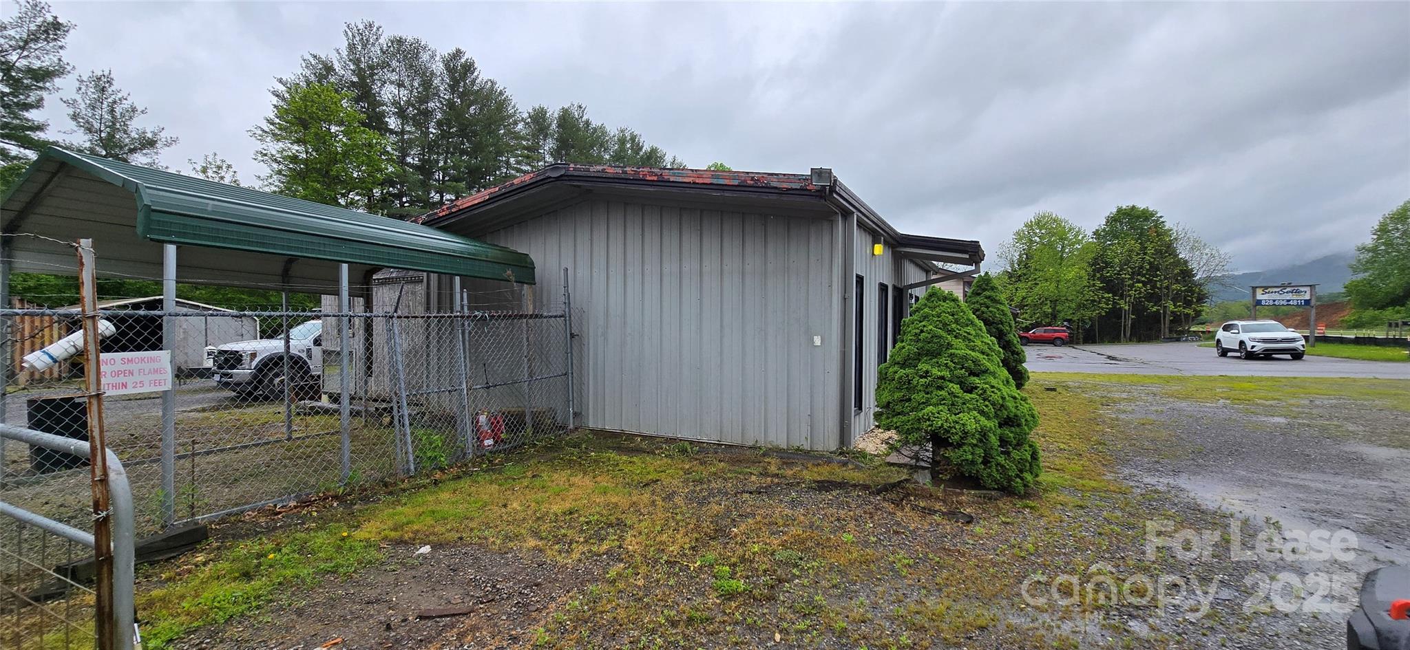 4594 Jonathan Creek Road Property Photo 3