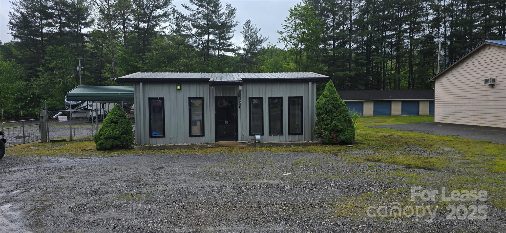 4594 Jonathan Creek Road Property Photo 4