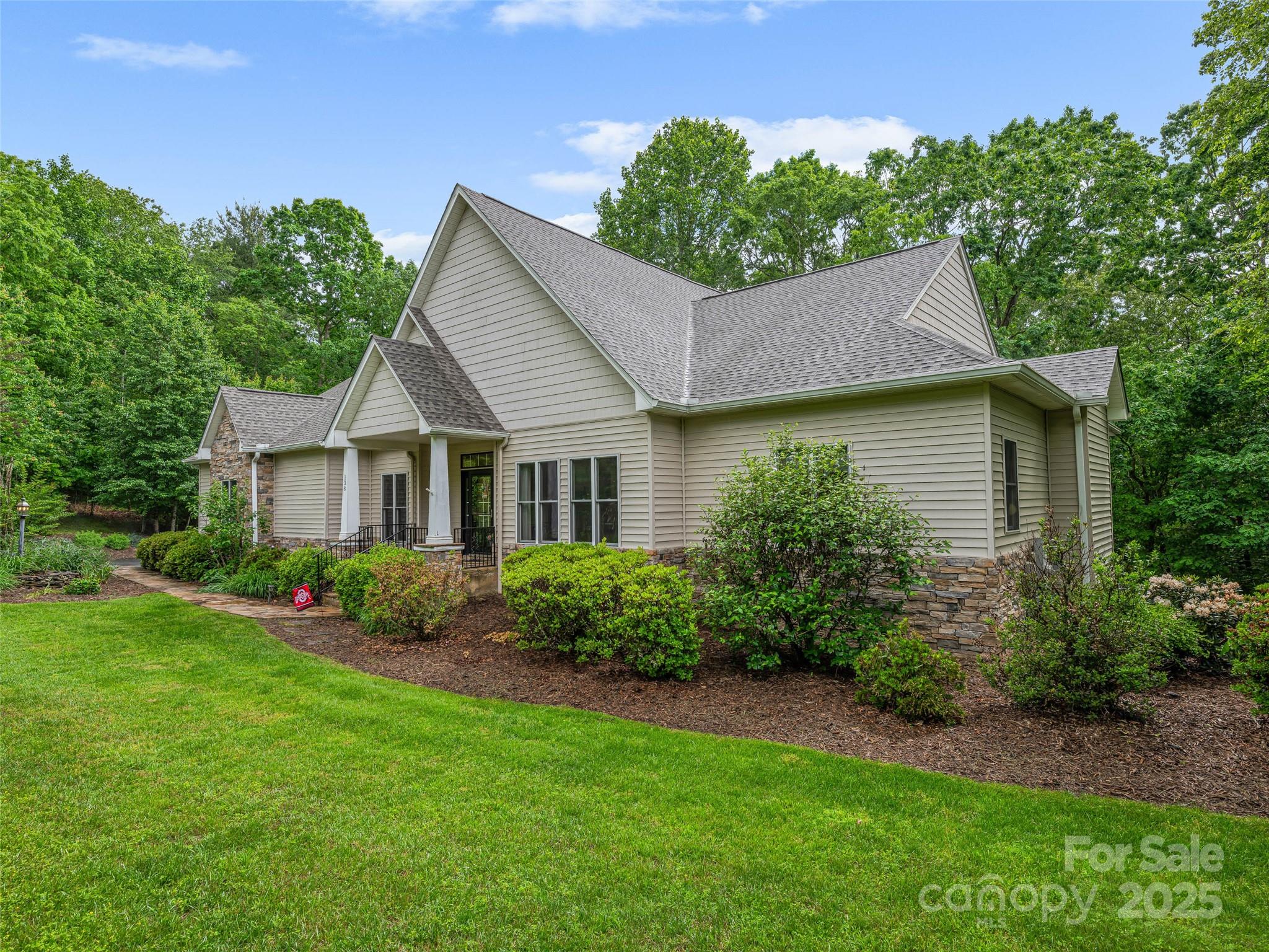 138 Bridlewood Trail Property Photo 2