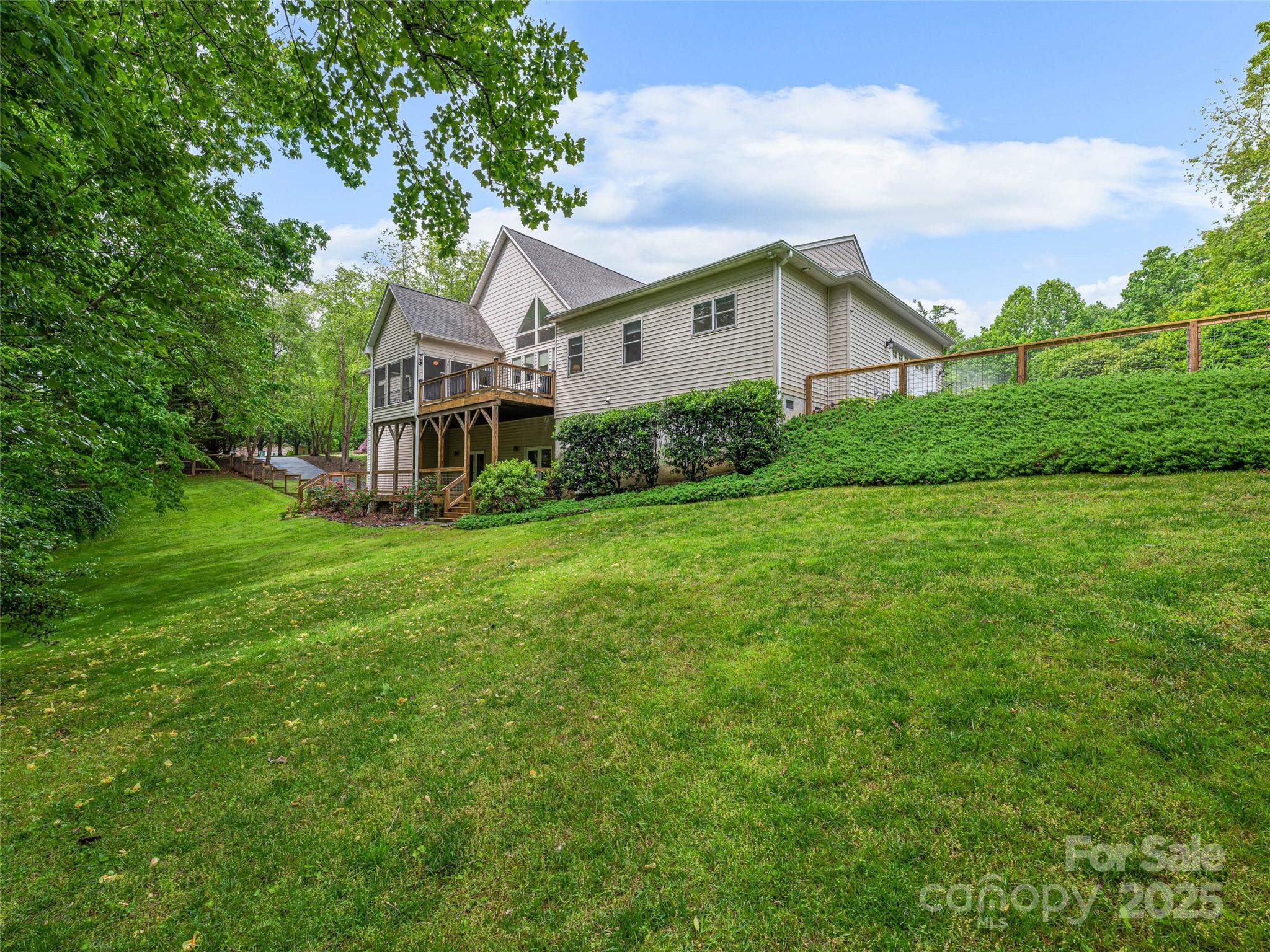 138 Bridlewood Trail Property Photo 5