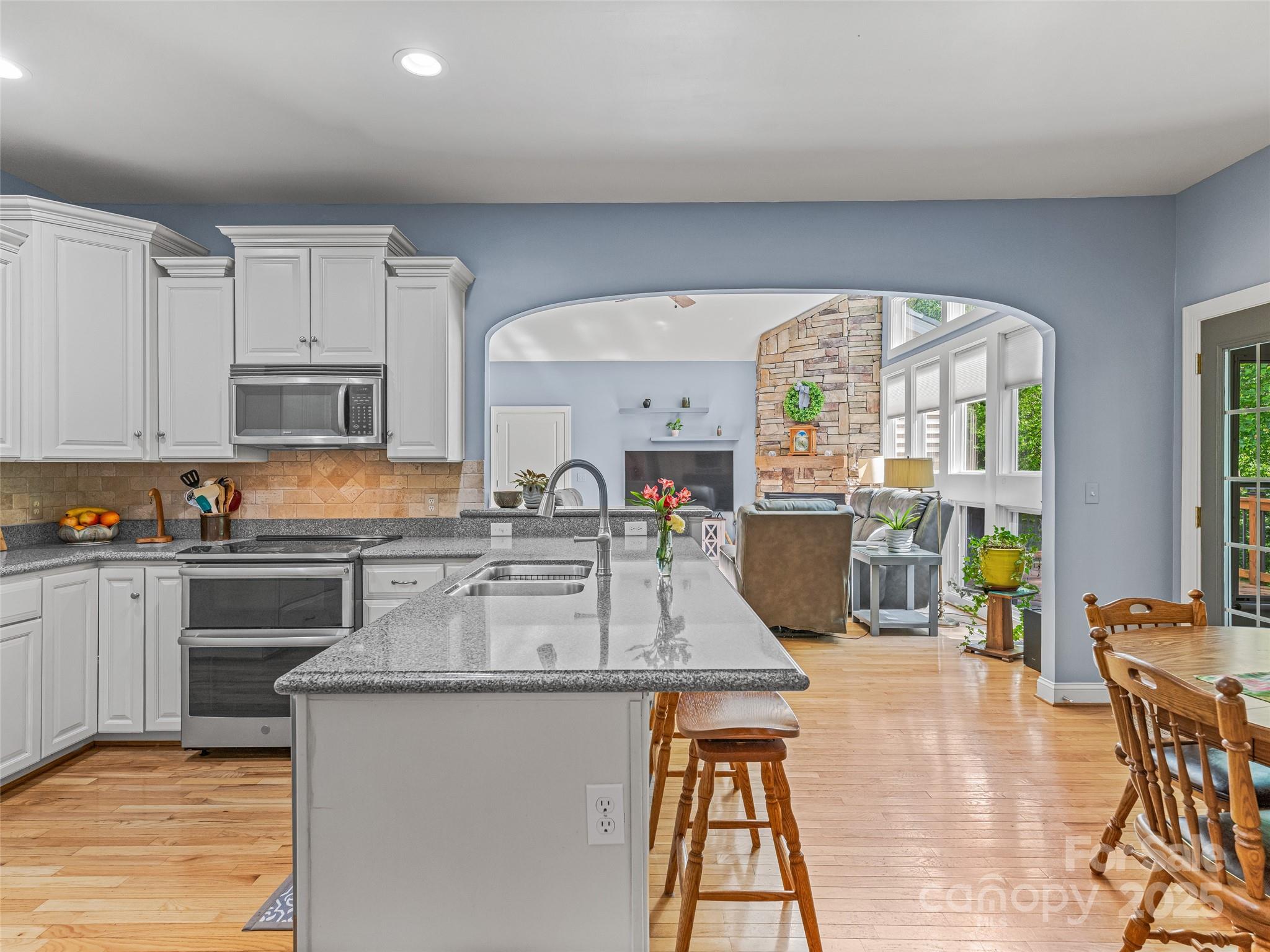 138 Bridlewood Trail Property Photo 13