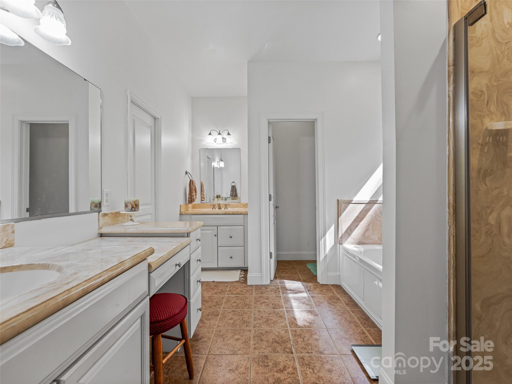 138 Bridlewood Trail Property Photo 24