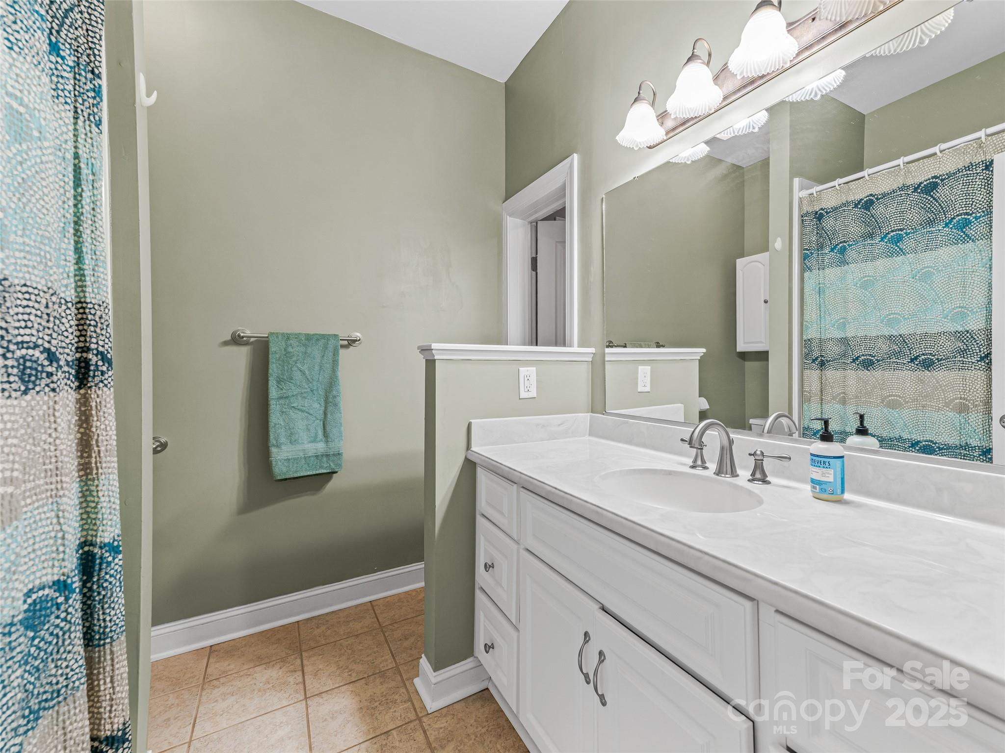 138 Bridlewood Trail Property Photo 37