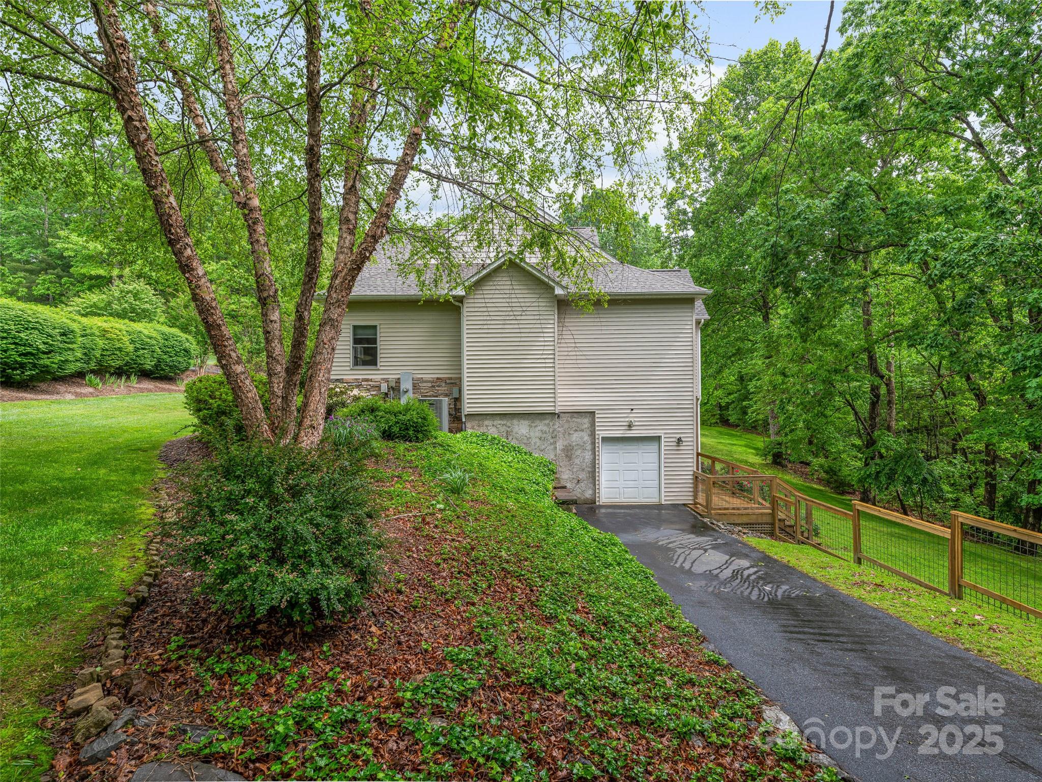 138 Bridlewood Trail Property Photo 46