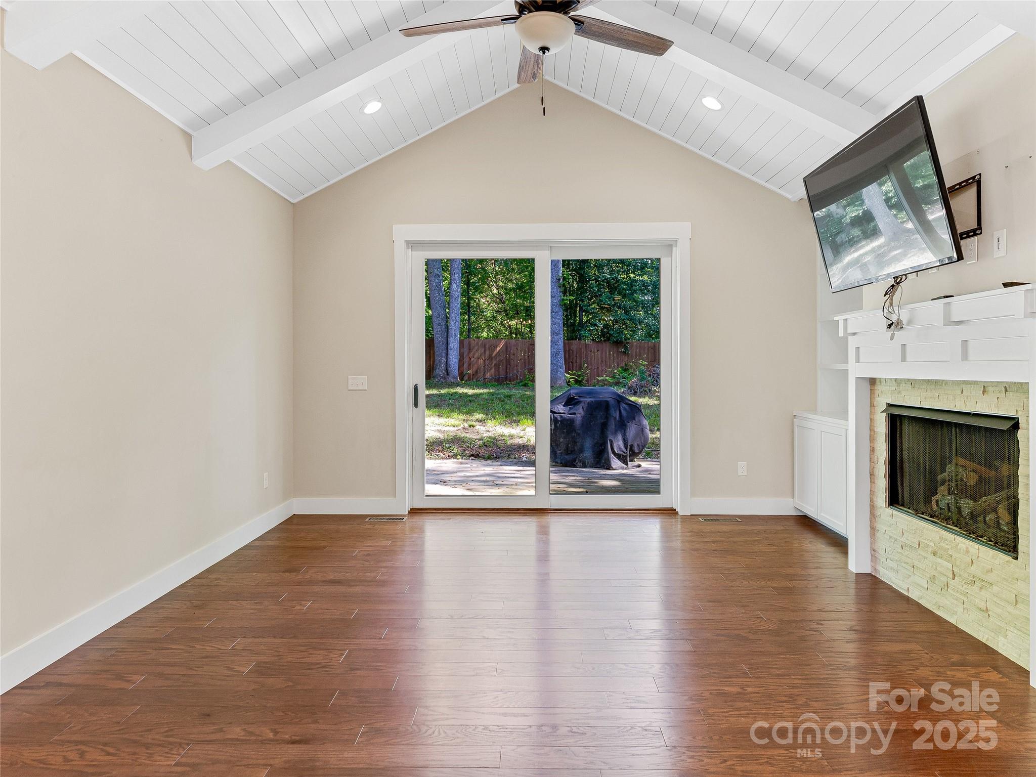 29 Farm Pond Lane Property Photo 7