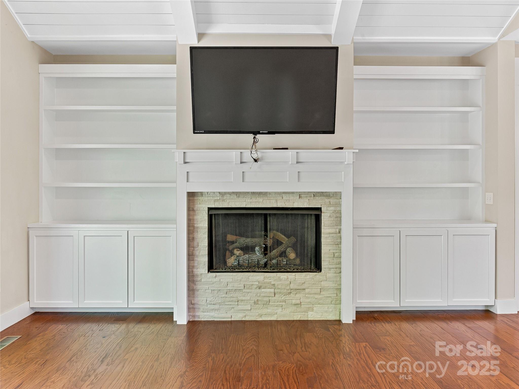 29 Farm Pond Lane Property Photo 8