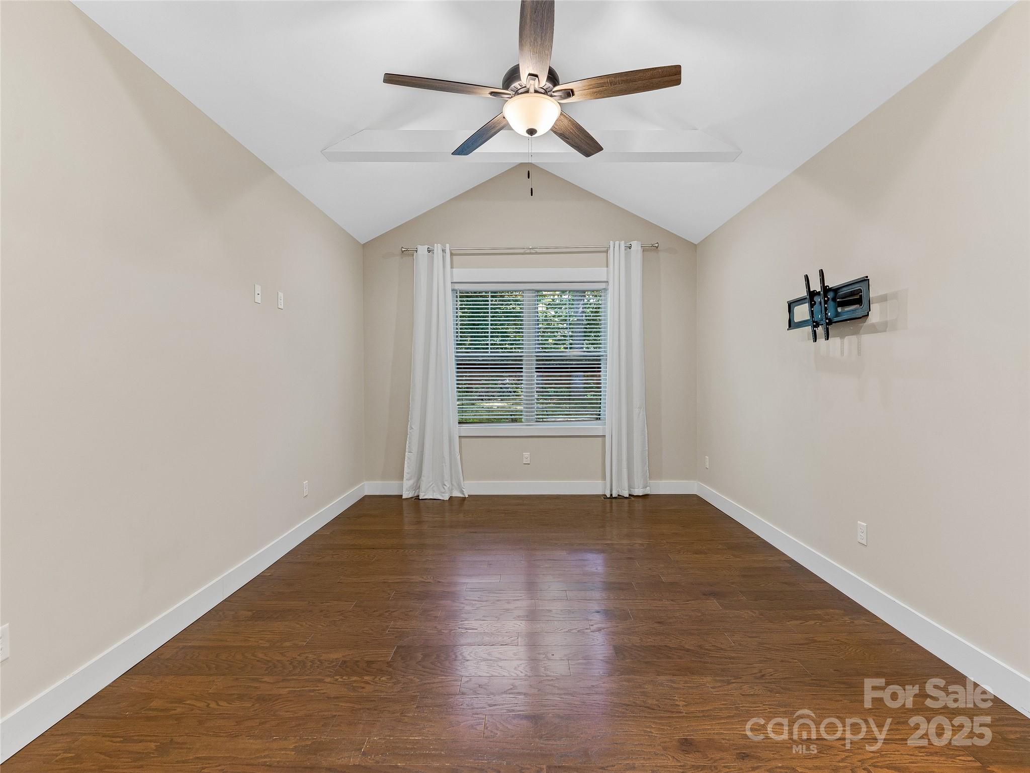 29 Farm Pond Lane Property Photo 11